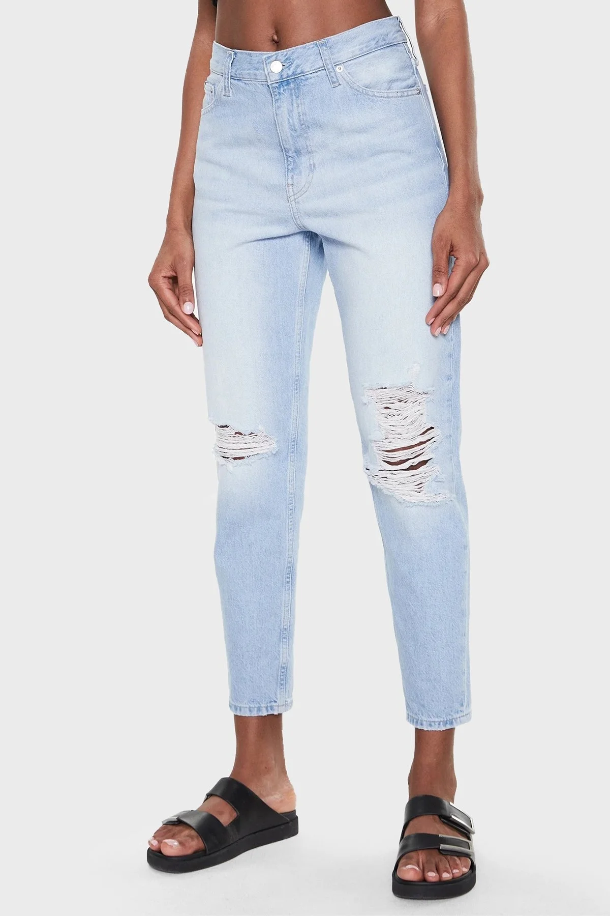Calvin Klein Pamuklu Yüksek Bel Mom Jeans J20J2206101AA Bayan Kot Pantolon J20J220610 1AA AÇIK MAVİ - 2