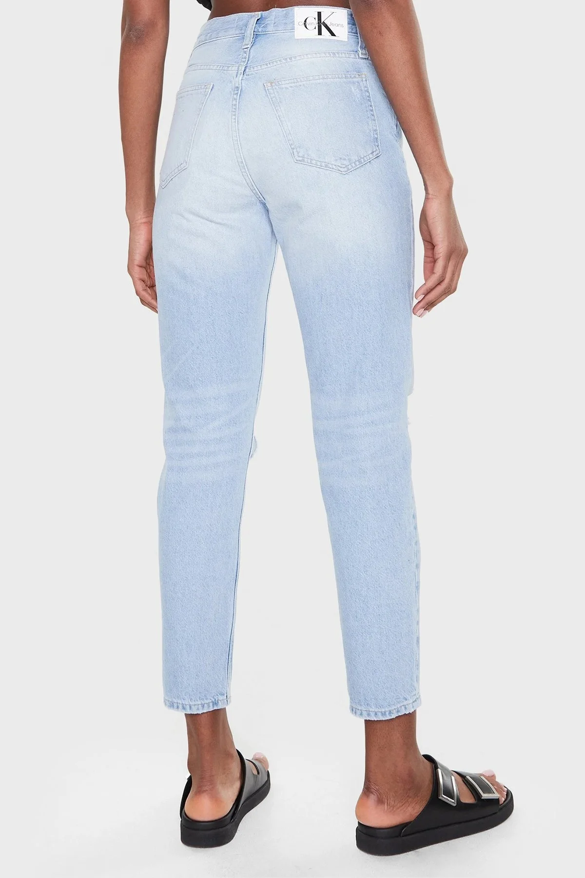 Calvin Klein Pamuklu Yüksek Bel Mom Jeans J20J2206101AA Bayan Kot Pantolon J20J220610 1AA AÇIK MAVİ - 3