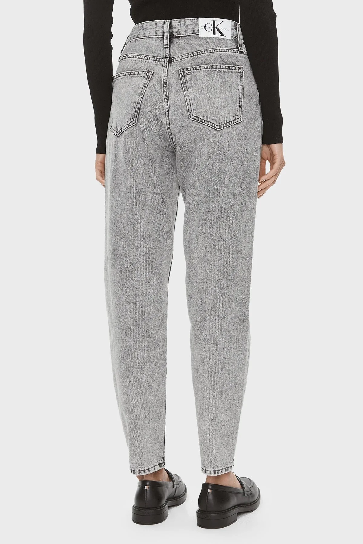 Calvin Klein Pamuklu Yüksek Bel Mom Jeans J20J2221521BZ Bayan Kot Pantolon J20J222152 1BZ GRİ - 3