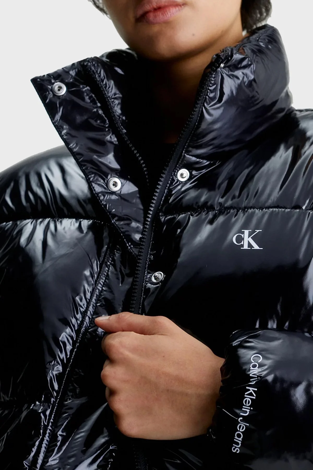 Calvin Klein Parlak Dik Yaka Cropped Şişme J20J222710BEH Bayan Mont J20J222710 BEH SİYAH - 4