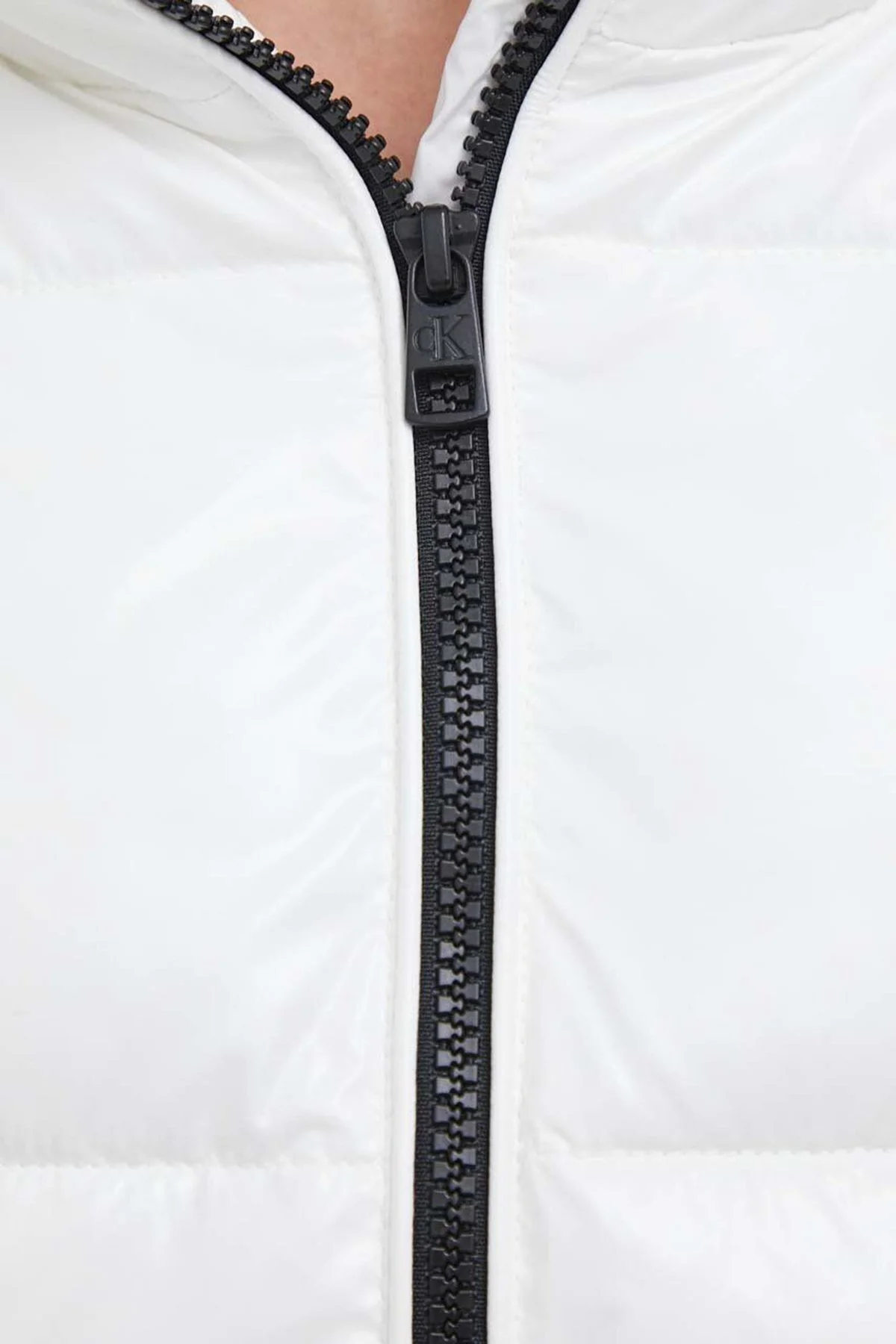 Calvin Klein Parlak Regular Fit Dik Yaka Şişme J20J221885YBI Bayan Mont J20J221885 YBI BEYAZ - 6