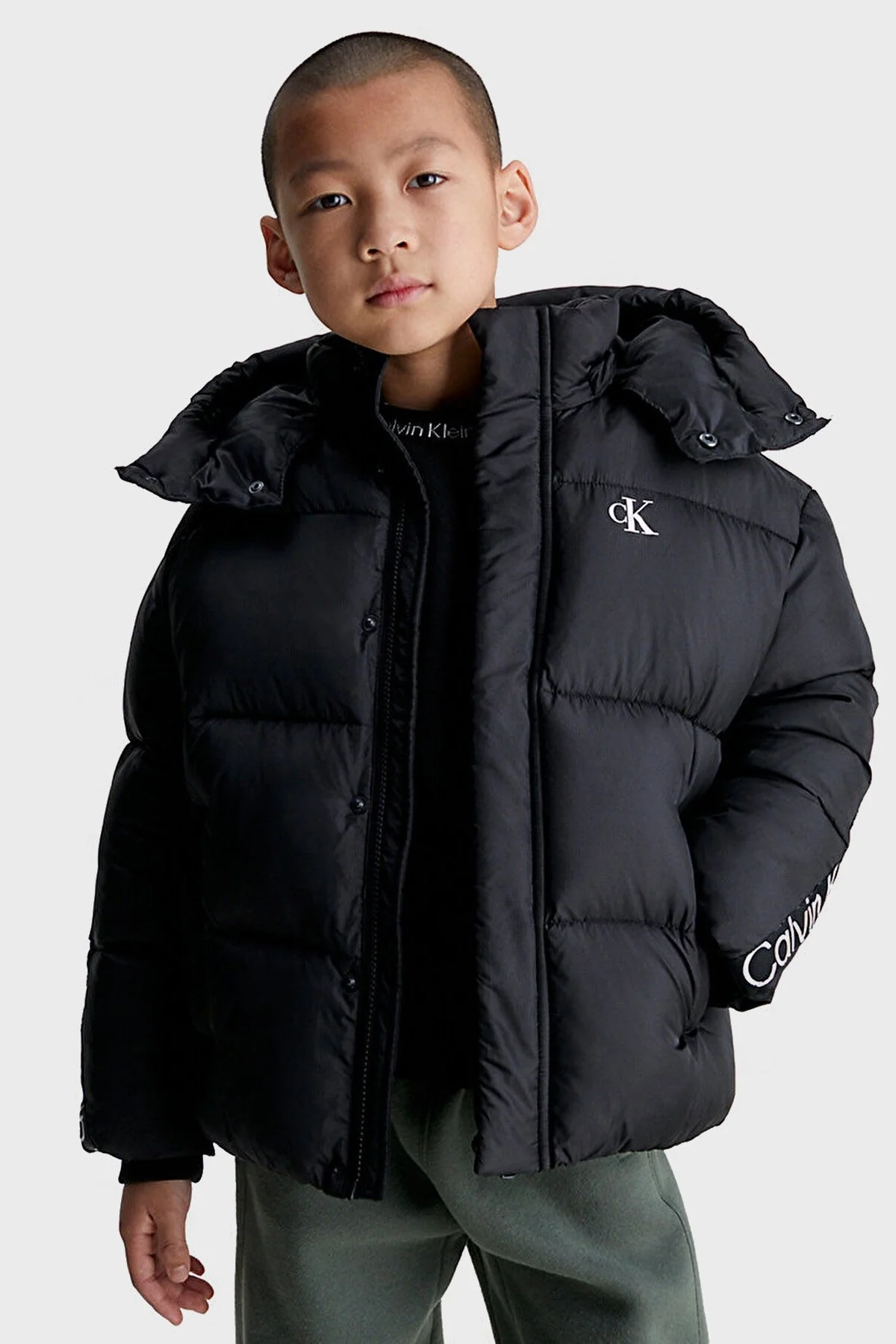 Calvin Klein Regular Fit Çıkarılabilir Kapüşonlu Şişme IB0IB01823BEH Çocuk Mont IB0IB01823 BEH SİYAH - 1