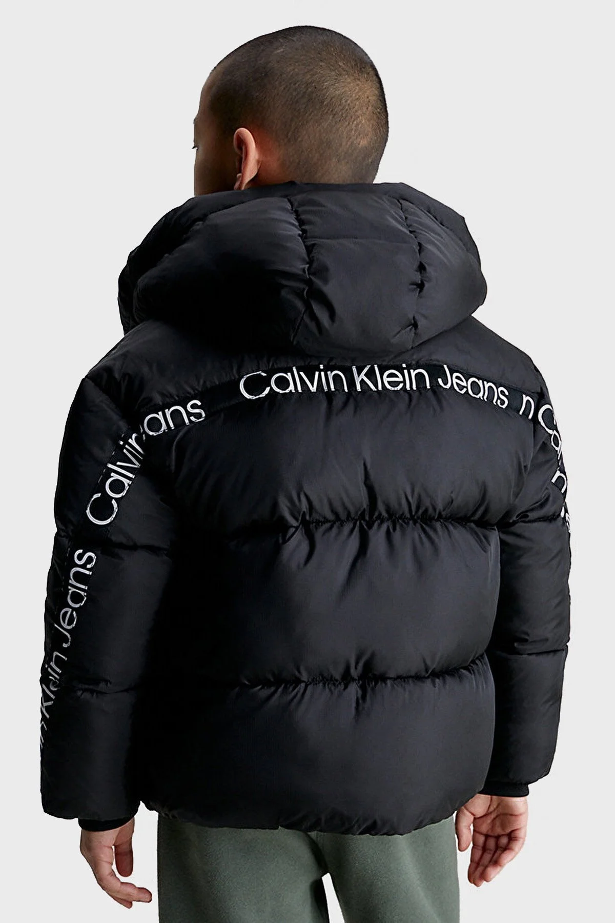 Calvin Klein Regular Fit Çıkarılabilir Kapüşonlu Şişme IB0IB01823BEH Çocuk Mont IB0IB01823 BEH SİYAH - 2