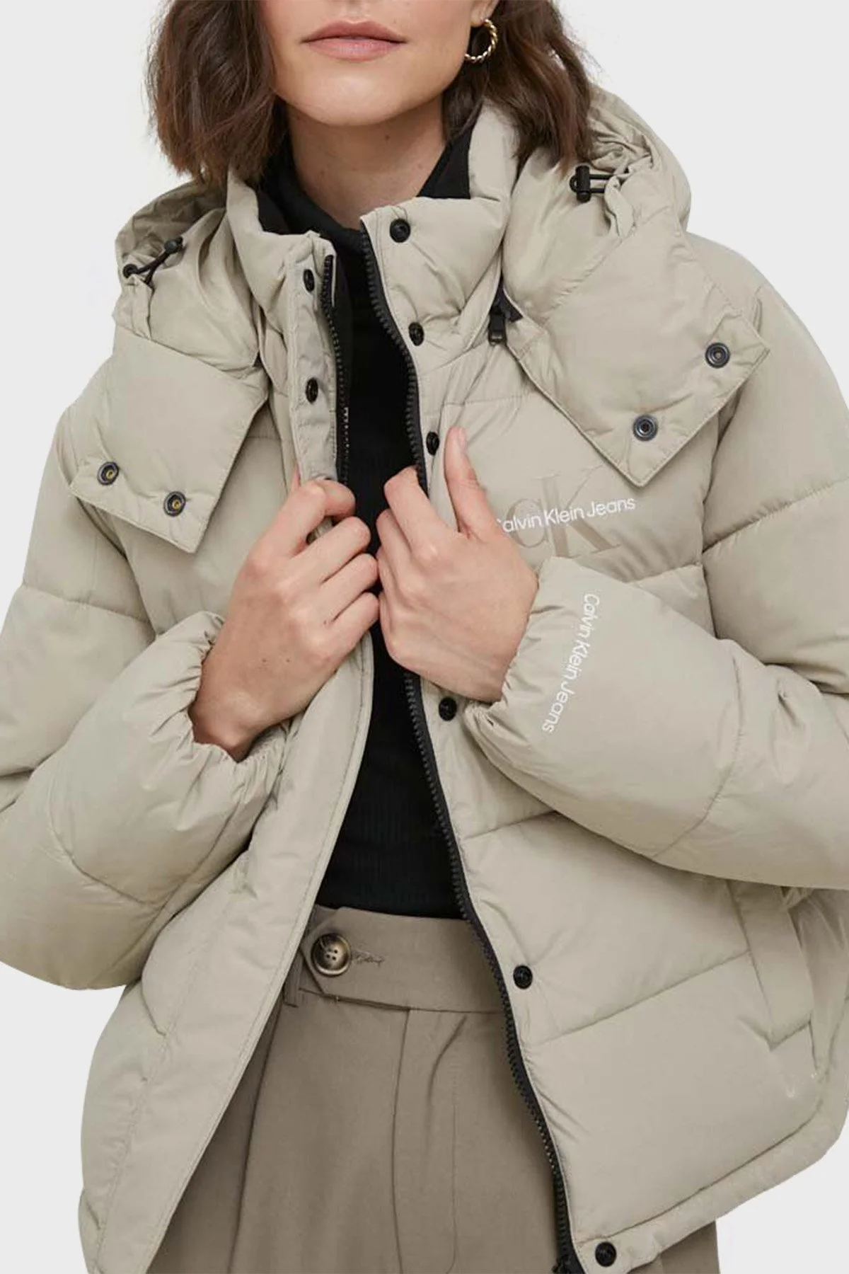 Calvin Klein Regular Fit Çıkarılabilir Kapüşonlu Şişme J20J221377PED Bayan Mont J20J221377 PED BEJ - 1