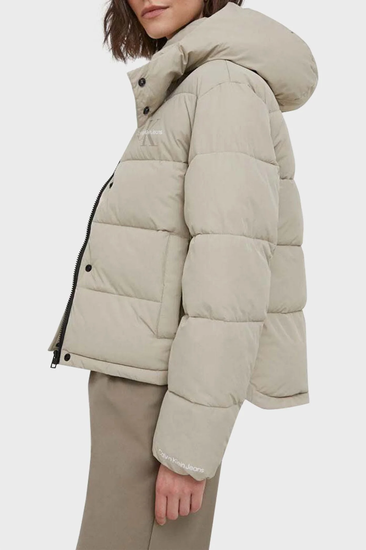 Calvin Klein Regular Fit Çıkarılabilir Kapüşonlu Şişme J20J221377PED Bayan Mont J20J221377 PED BEJ - 3