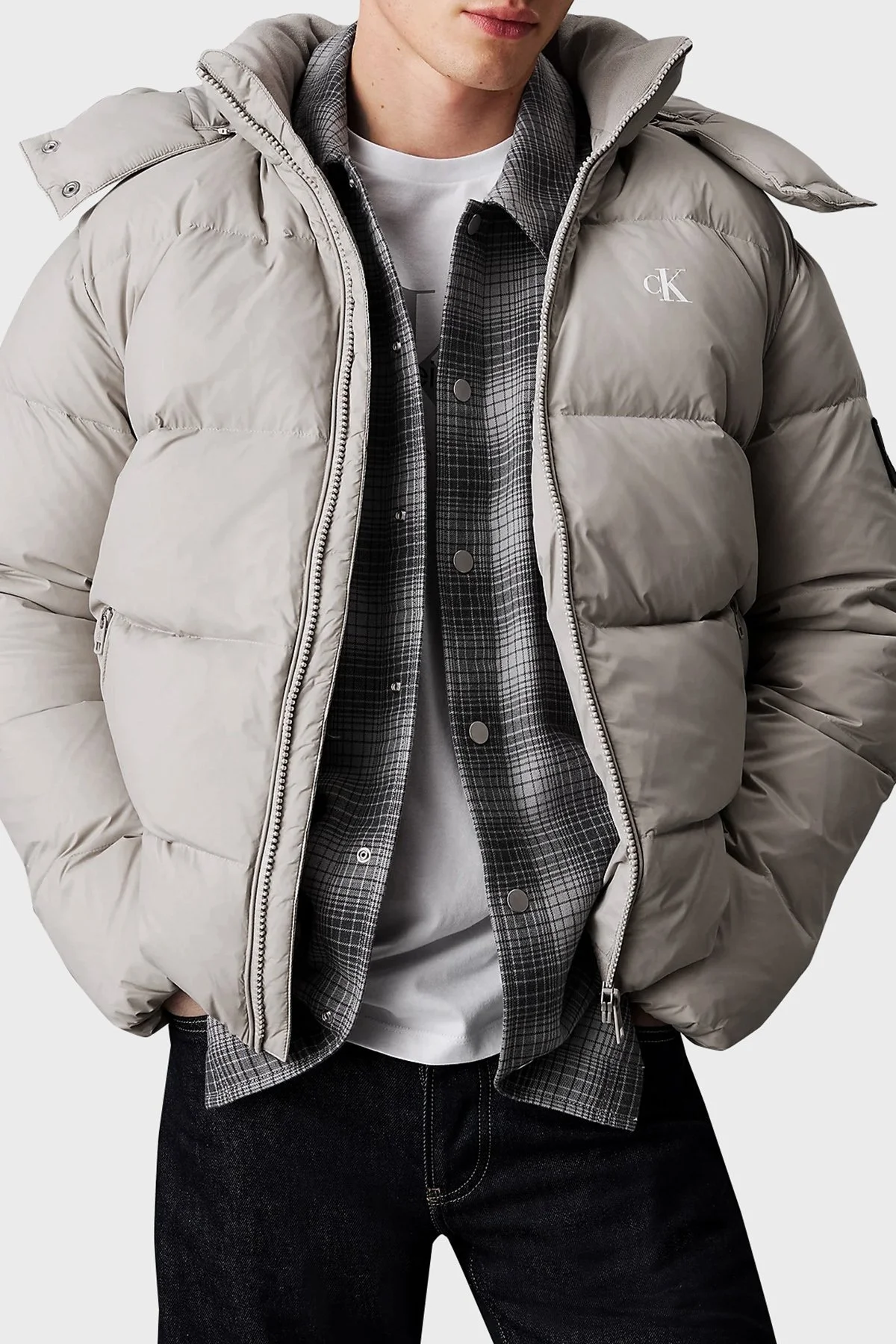 Calvin Klein Regular Fit Çıkarılabilir Kapüşonlu Su İtici Şişme J30J325946PB3 Erkek Mont J30J325946 PB3 AÇIK GRİ - 1