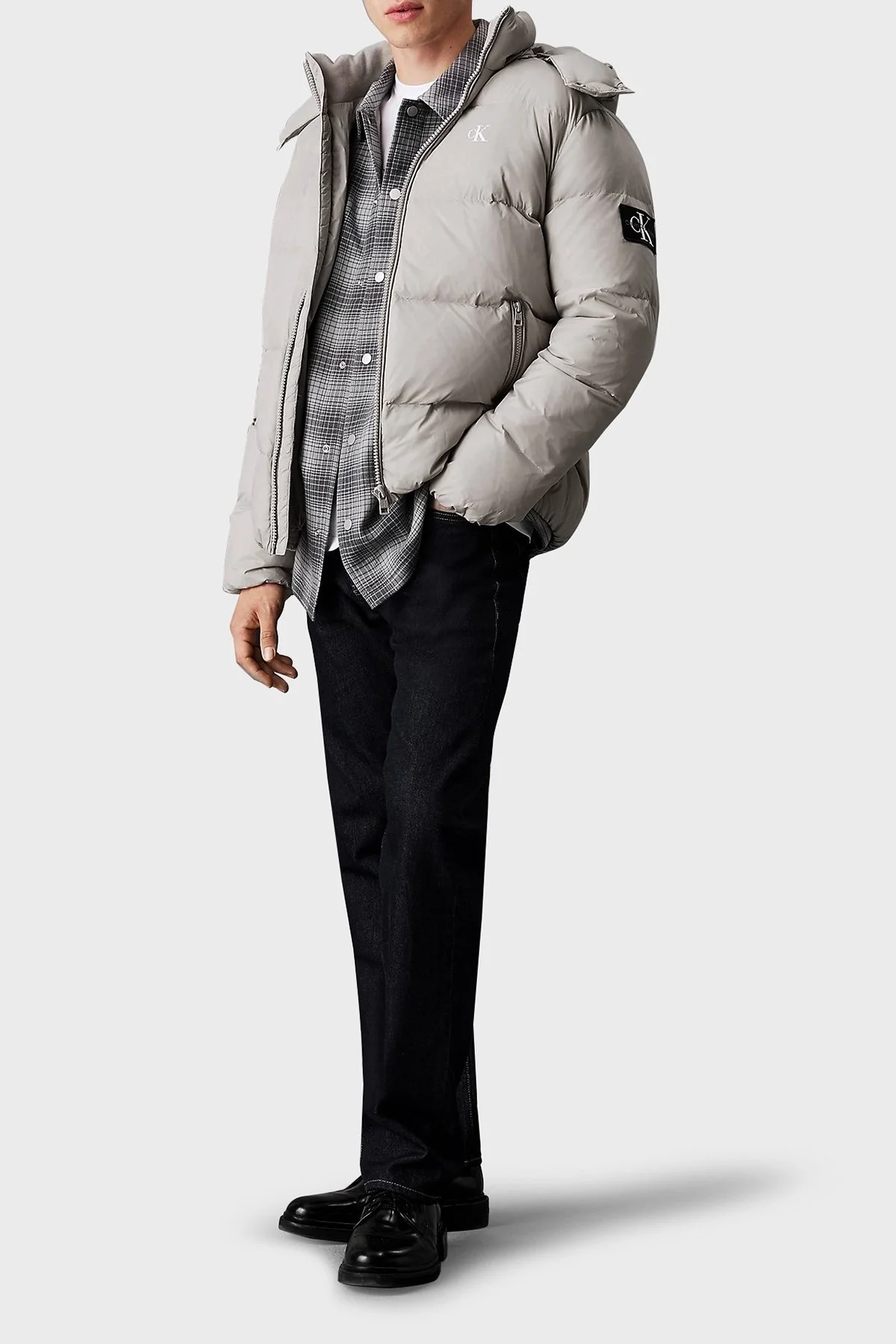Calvin Klein Regular Fit Çıkarılabilir Kapüşonlu Su İtici Şişme J30J325946PB3 Erkek Mont J30J325946 PB3 AÇIK GRİ - 3