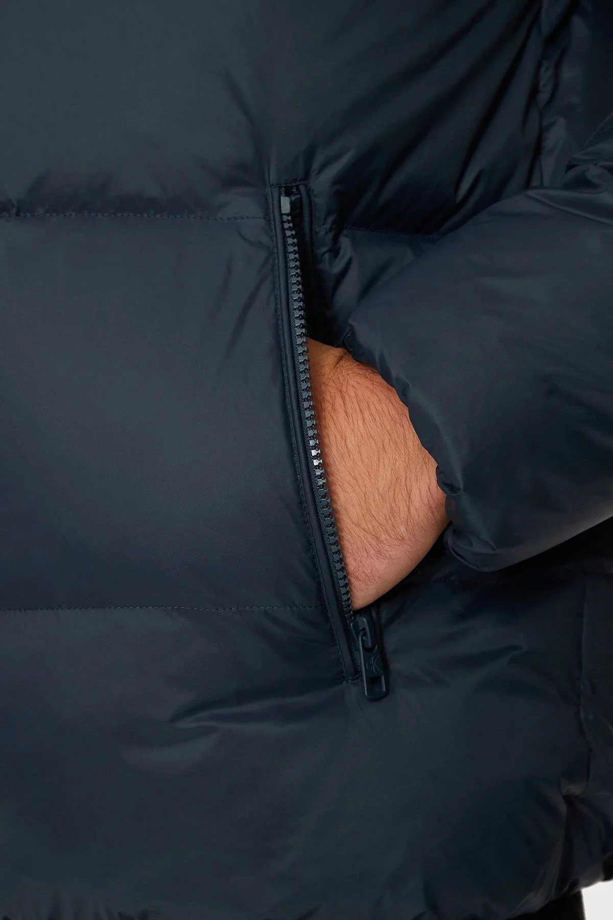 Calvin Klein Regular Fit Çıkarılabilir Kapüşonlu Su İtici Şişme J30J325946PPK Erkek Mont J30J325946 PPK LACİVERT - 7