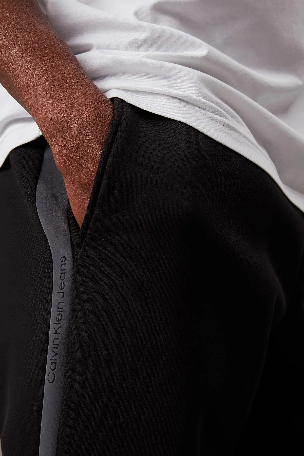 Calvin Klein Regular Fit Jogger J30J325659BEH Erkek Pantolon J30J325659 BEH SİYAH - 4