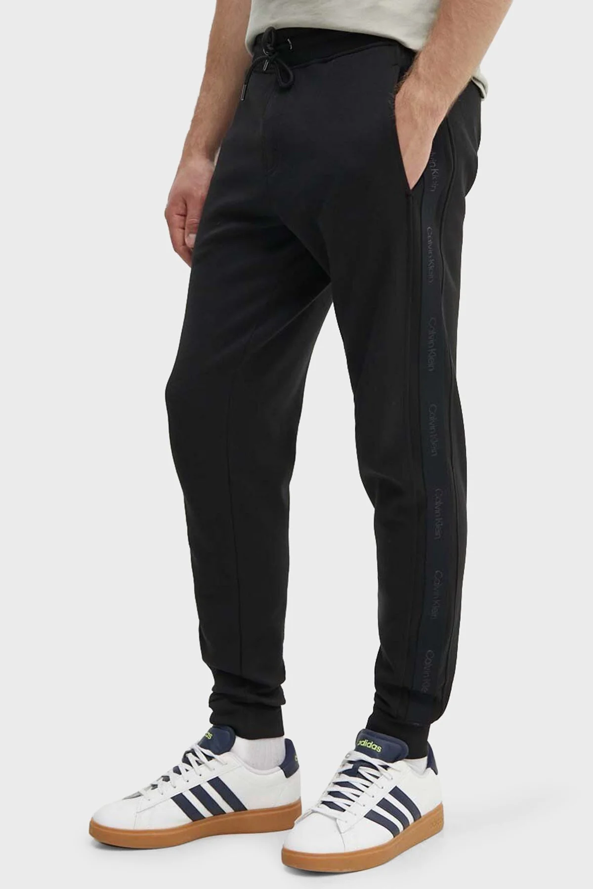 Calvin Klein Regular Fit Jogger K10K113096BEH Erkek Pantolon K10K113096 BEH SİYAH - 1