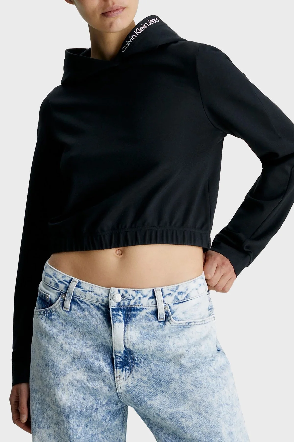 Calvin Klein Regular Fit Kapüşonlu Crop J20J222200BEH Bayan Sweat J20J222200 BEH SİYAH - 1