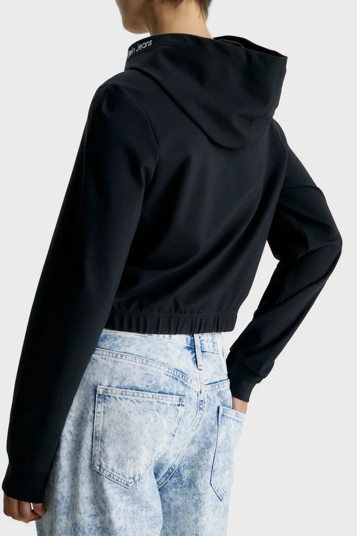 Calvin Klein Regular Fit Kapüşonlu Crop J20J222200BEH Bayan Sweat J20J222200 BEH SİYAH - 2