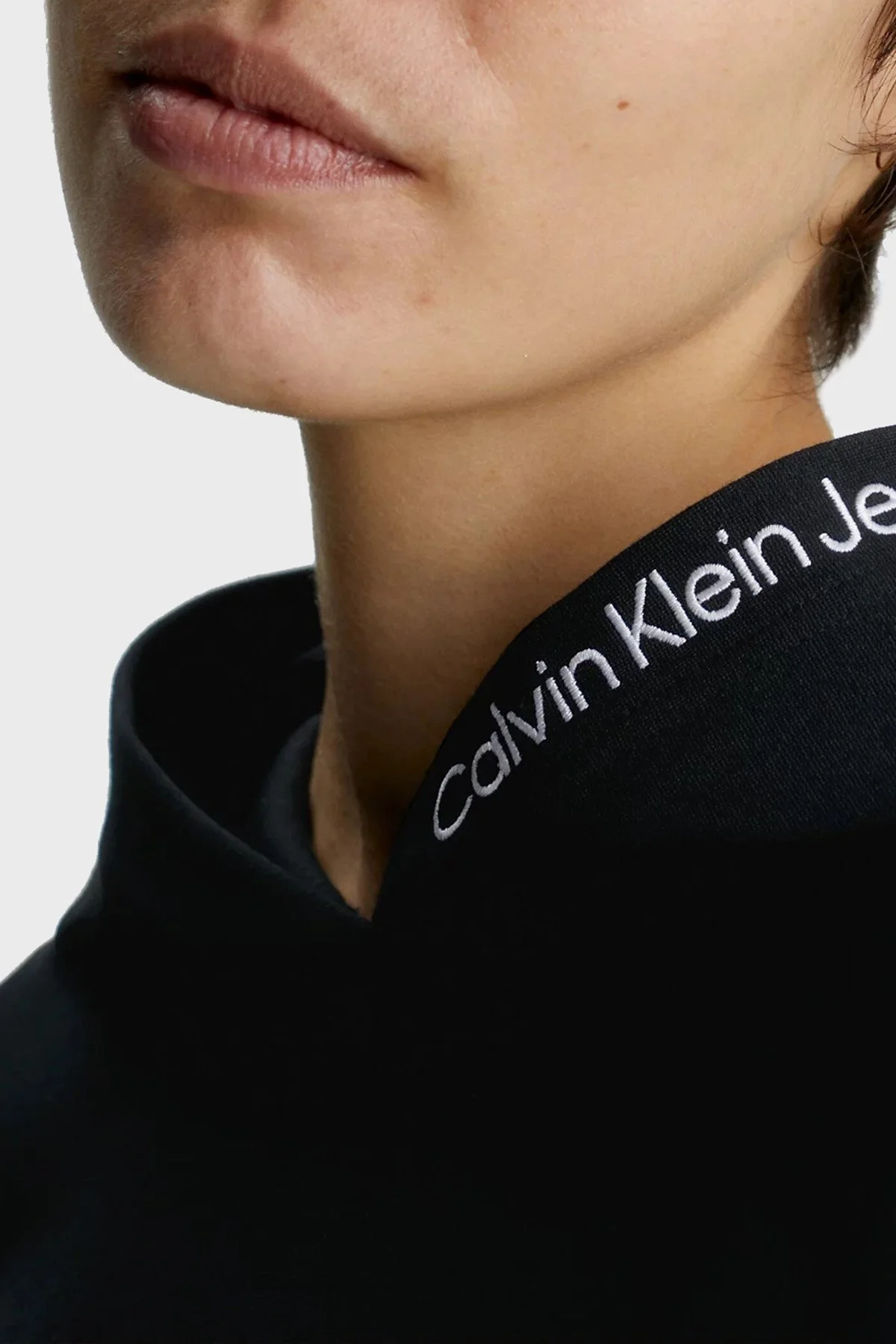Calvin Klein Regular Fit Kapüşonlu Crop J20J222200BEH Bayan Sweat J20J222200 BEH SİYAH - 4