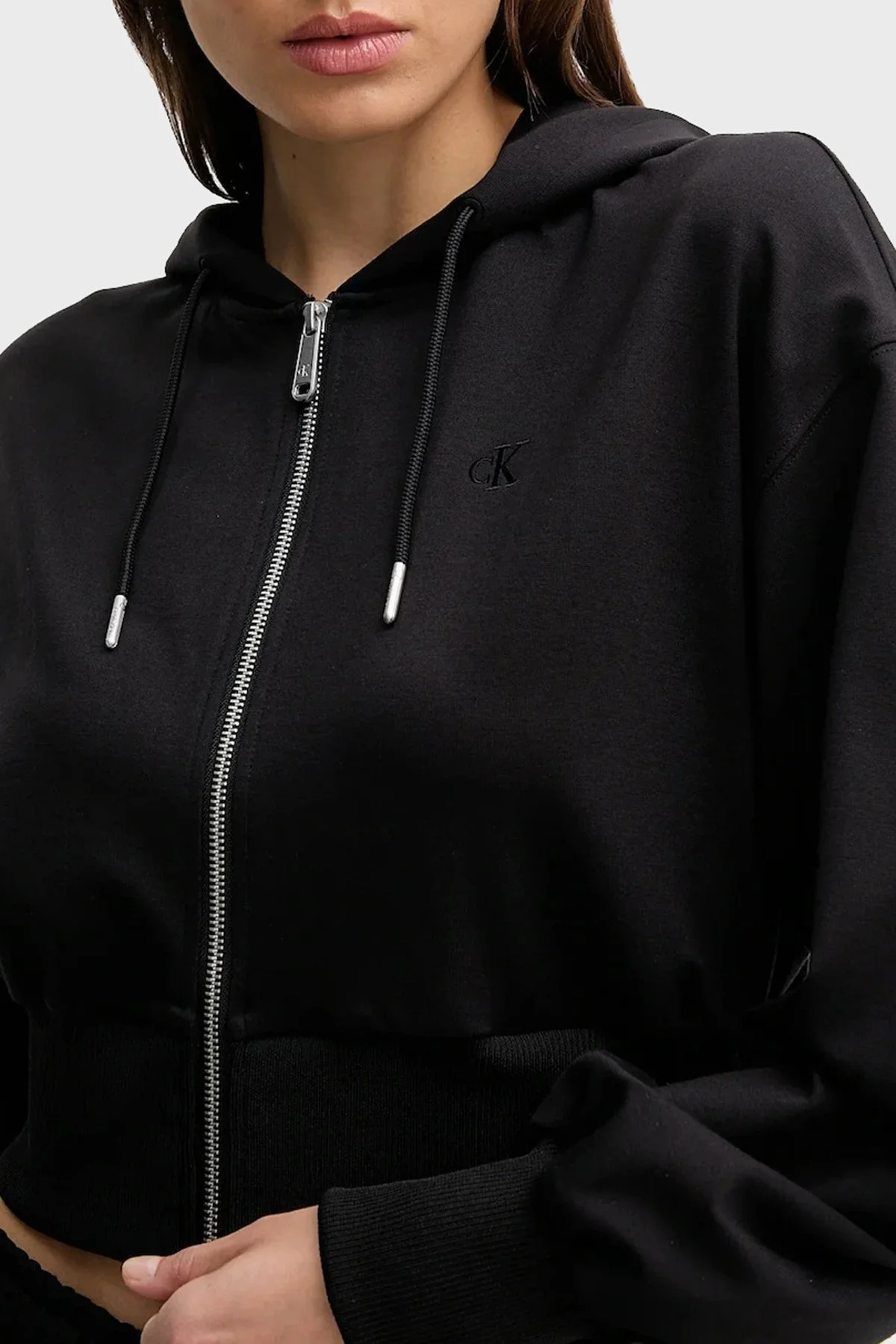Calvin Klein Regular Fit Kapüşonlu Fermuarlı Logolu Crop LV047C247GUB1 Bayan Sweat LV047C247G UB1 SİYAH - 4