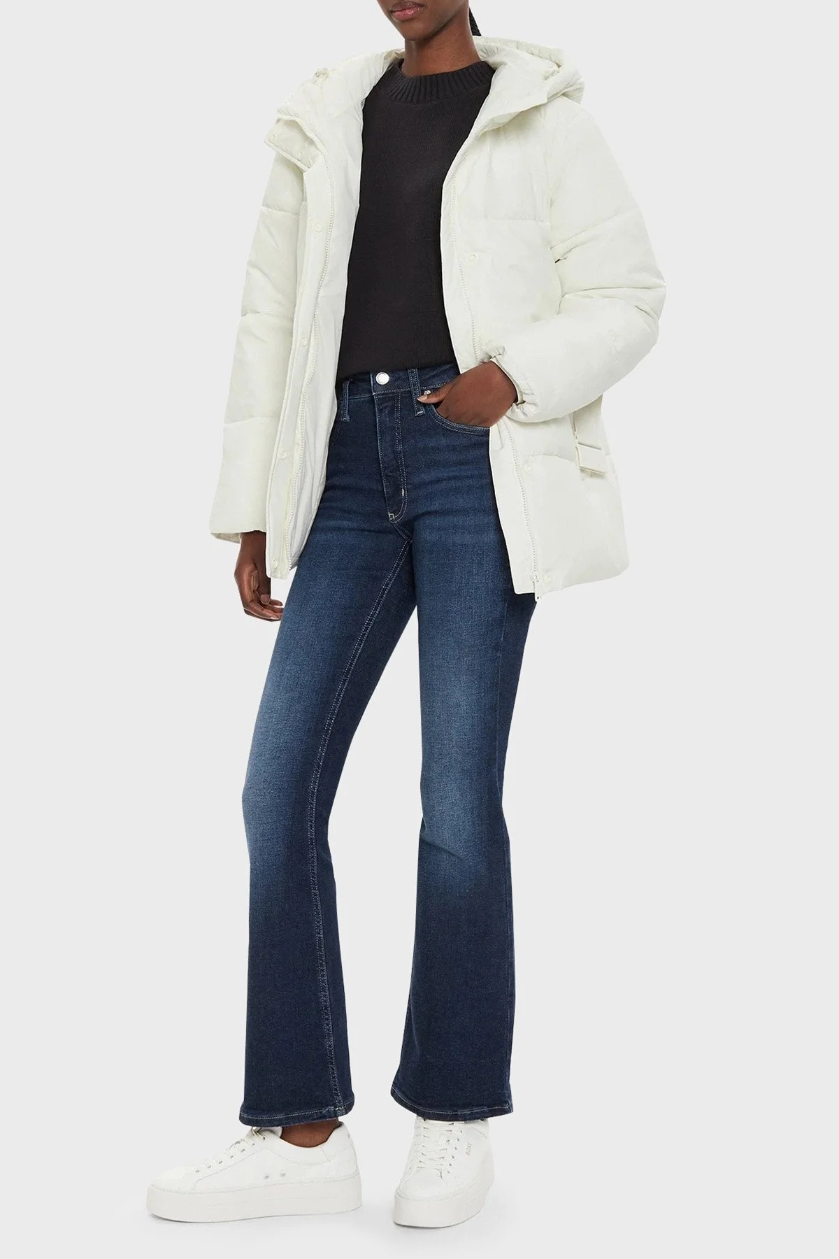 Calvin Klein Regular Fit Kapüşonlu Logo Kemerli Şişme J20J224107YBI Bayan Mont J20J224107 YBI BEYAZ - 3