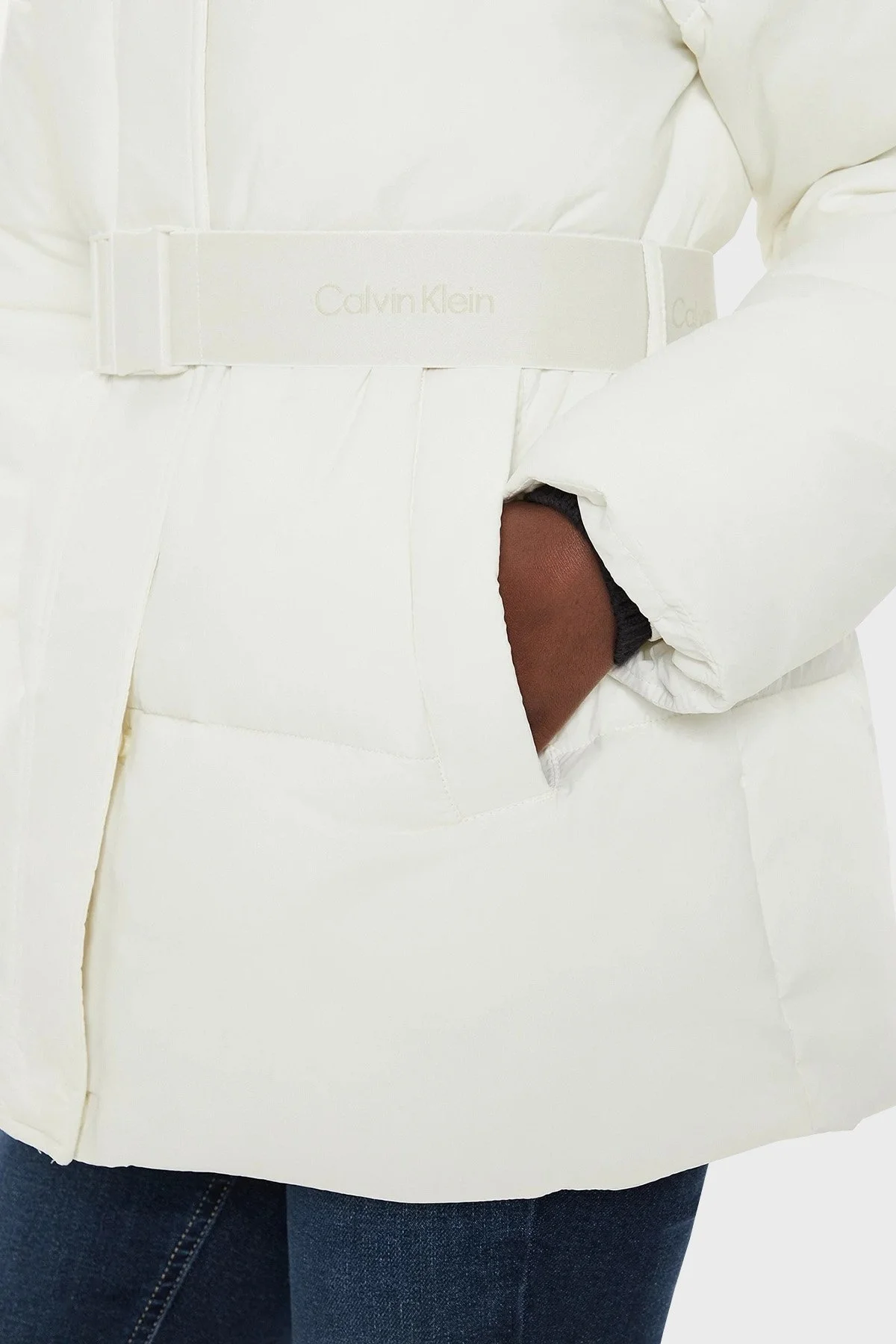 Calvin Klein Regular Fit Kapüşonlu Logo Kemerli Şişme J20J224107YBI Bayan Mont J20J224107 YBI BEYAZ - 4
