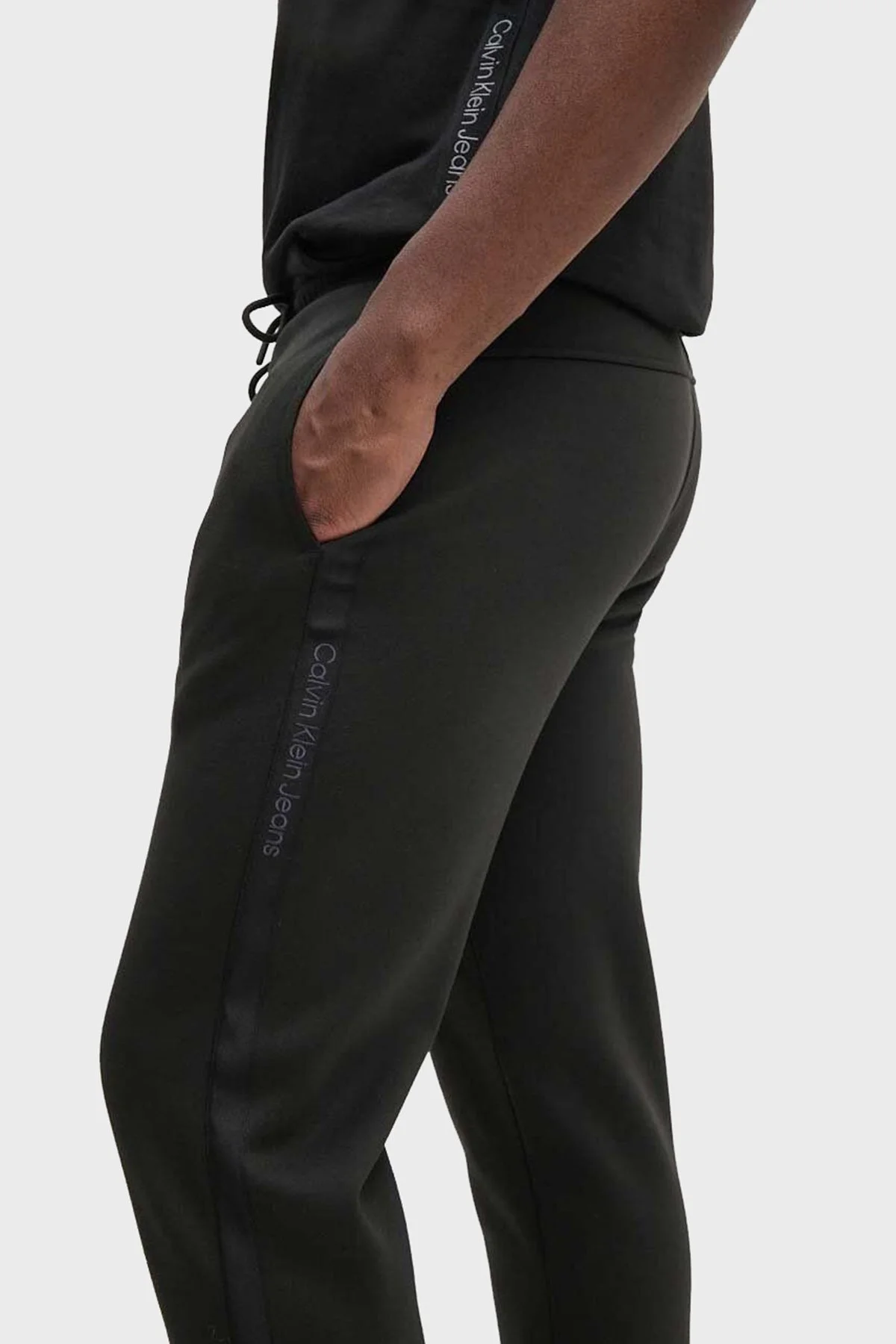 Calvin Klein Regular Fit Normal Bel Lastikli Paça Jogger J30J326175BEH Erkek Pantolon J30J326175 BEH SİYAH - 4
