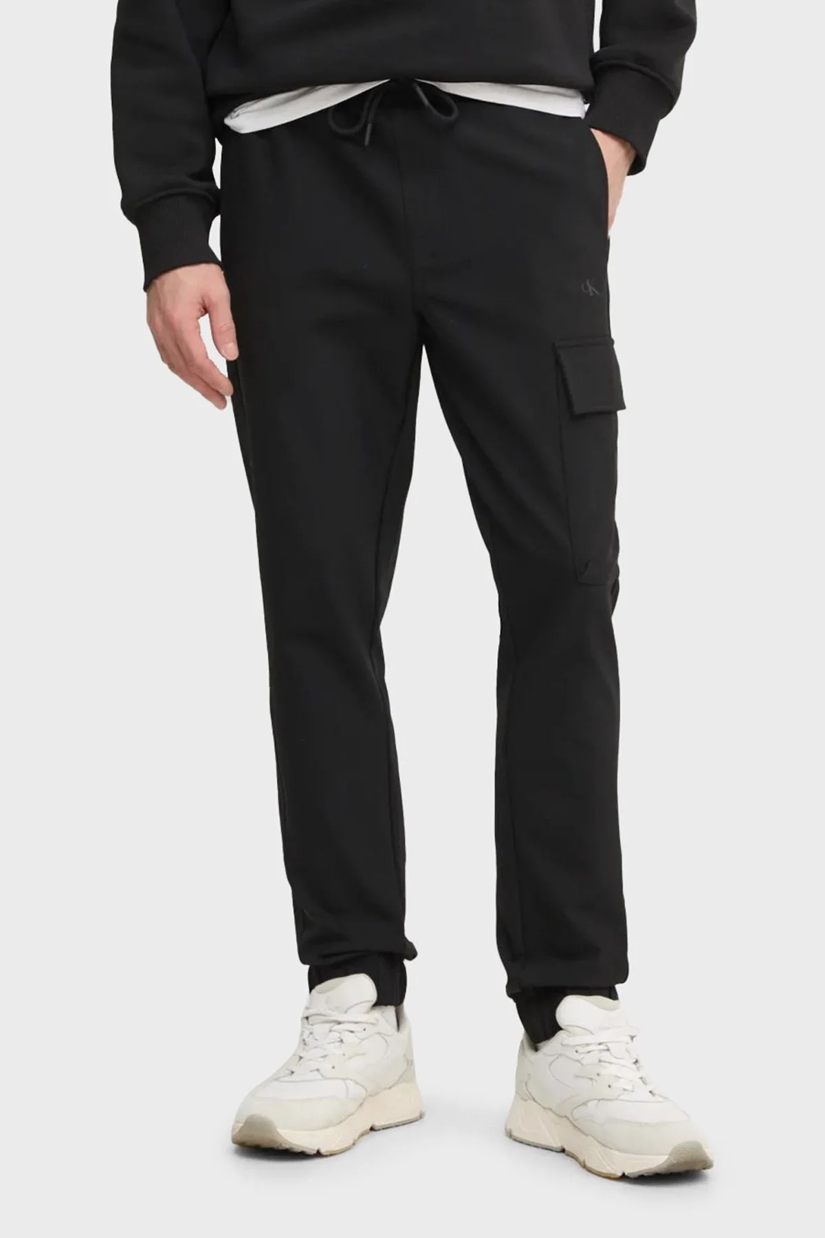 Calvin Klein Regular Fit Ribanalı Paça Kargo J30J326765BEH Erkek Pantolon J30J326765 BEH SİYAH - 4