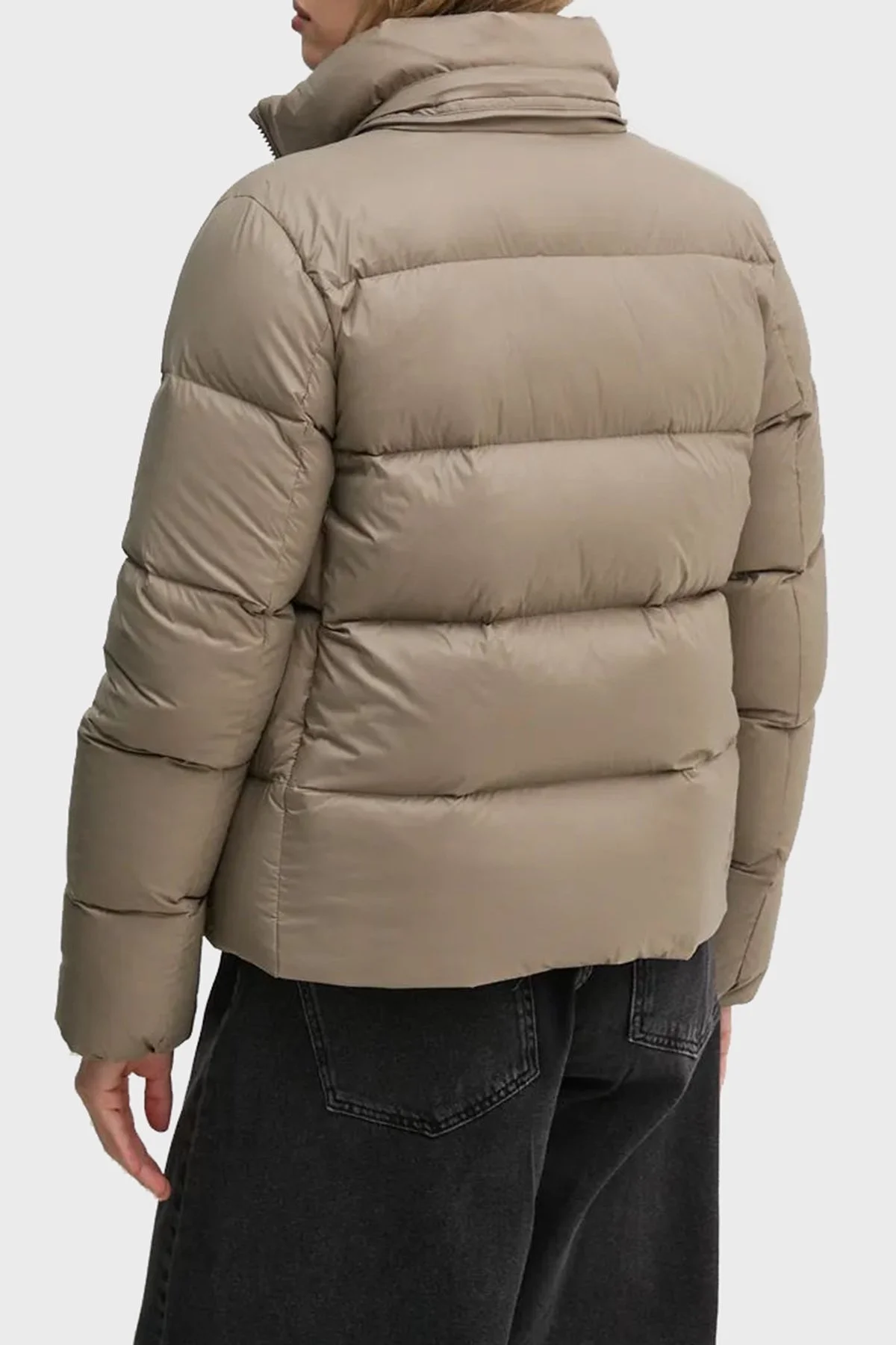 Calvin Klein Regular Fit Su İtici Çıkarılabilir Kapüşonlu Kısa Şişme J20J223571PAV Bayan Mont J20J223571 PAV HAKİ - 3