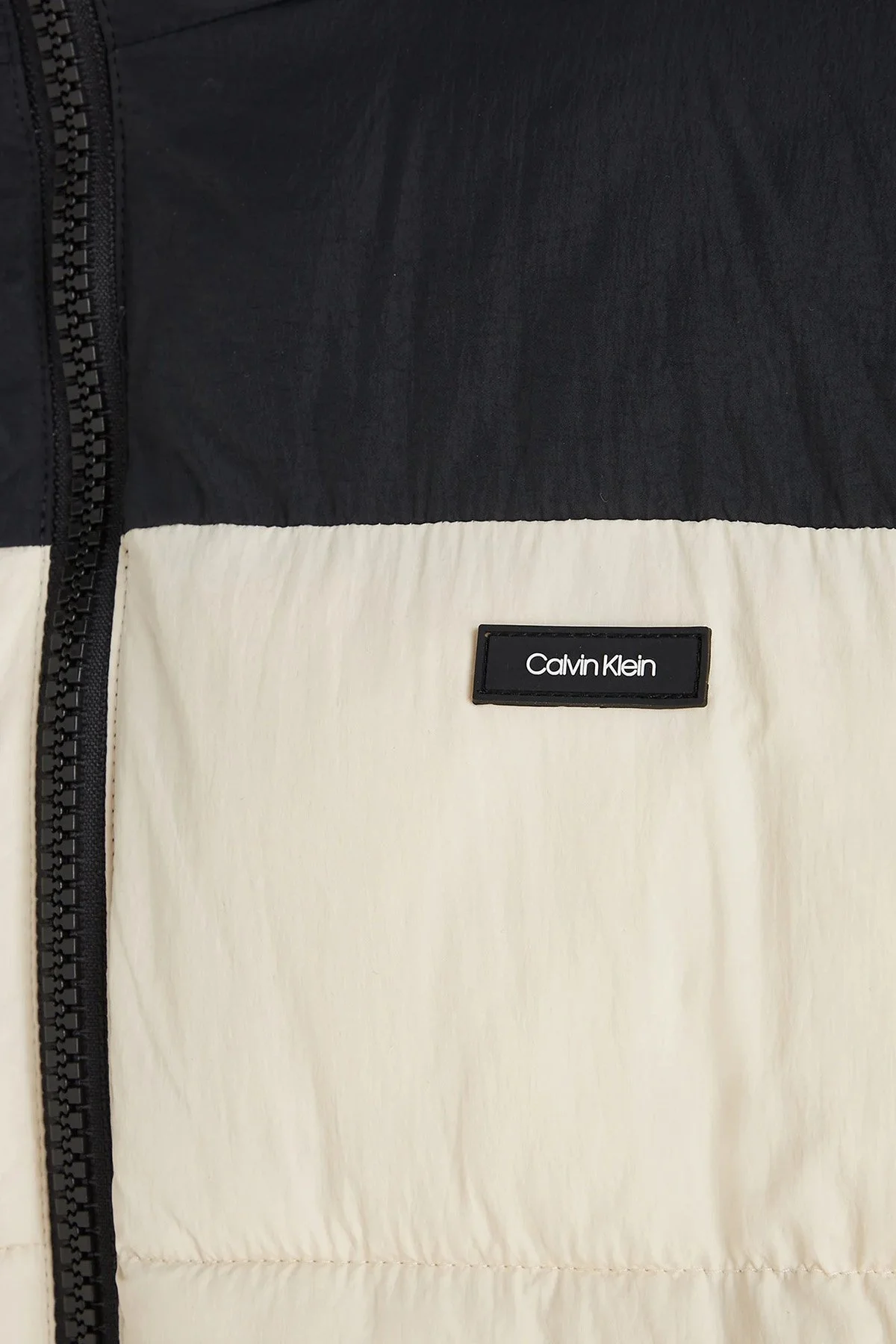 Calvin Klein Regular Fit Yalıtımlı Kapüşonlu Şişme K10K112227ACE Erkek Mont K10K112227 ACE BEJ-SİYAH - 6