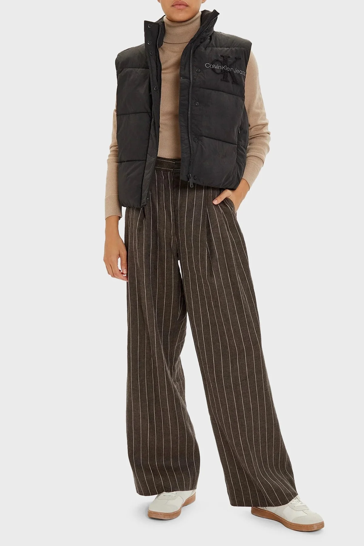 Calvin Klein Relaxed Fit Dik Yaka Logolu Şişme J20J224687BEH Bayan Yelek J20J224687 BEH SİYAH - 3