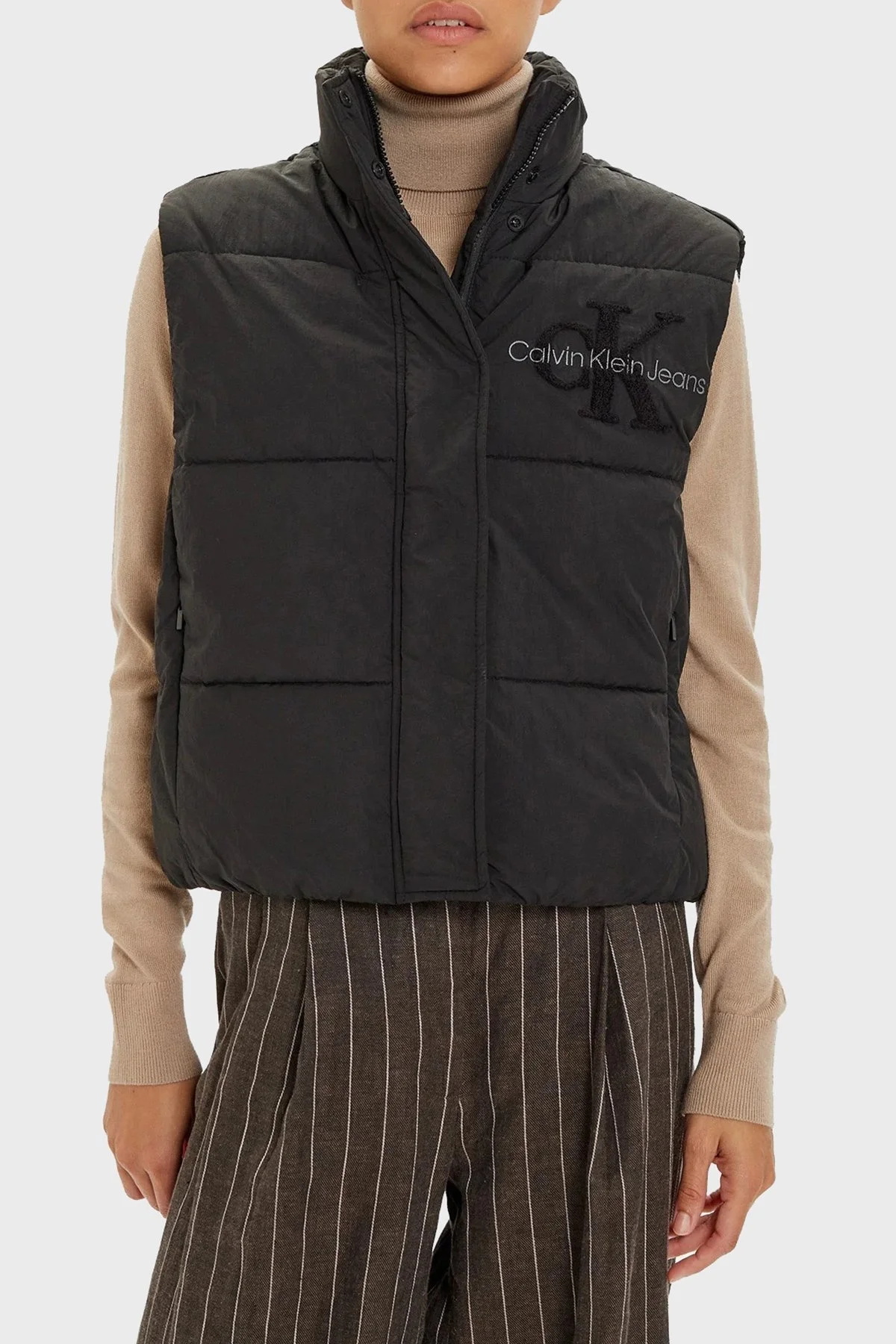Calvin Klein Relaxed Fit Dik Yaka Logolu Şişme J20J224687BEH Bayan Yelek J20J224687 BEH SİYAH - 7