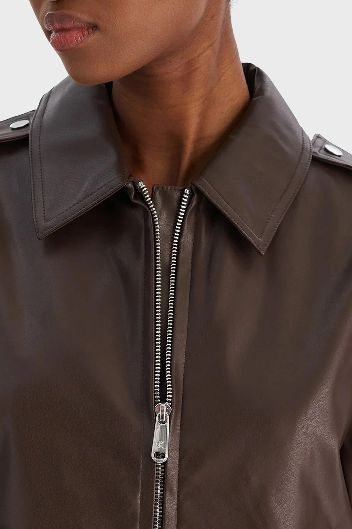 Calvin Klein Relaxed Fit Klasik Yaka Fermuarlı Logolu LV047E501G2IN Bayan Ceket LV047E501G 2IN KAHVE - 4