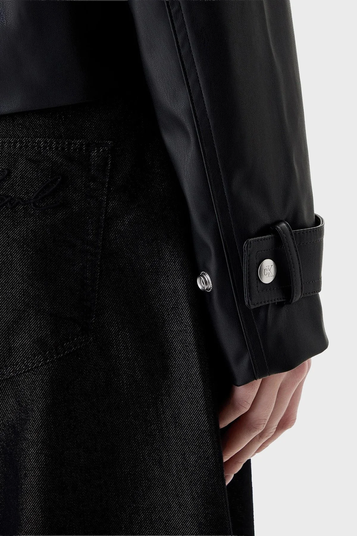 Calvin Klein Relaxed Fit Klasik Yaka Fermuarlı Logolu LV047E501GUB1 Bayan Ceket LV047E501G UB1 SİYAH - 5