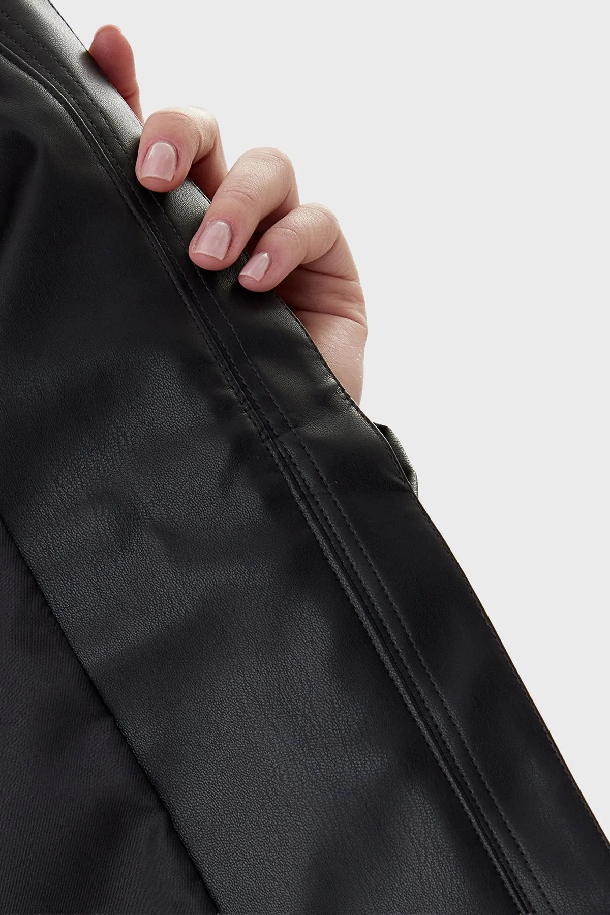 Calvin Klein Relaxed Fit Klasik Yaka Fermuarlı Logolu LV047E501GUB1 Bayan Ceket LV047E501G UB1 SİYAH - 7