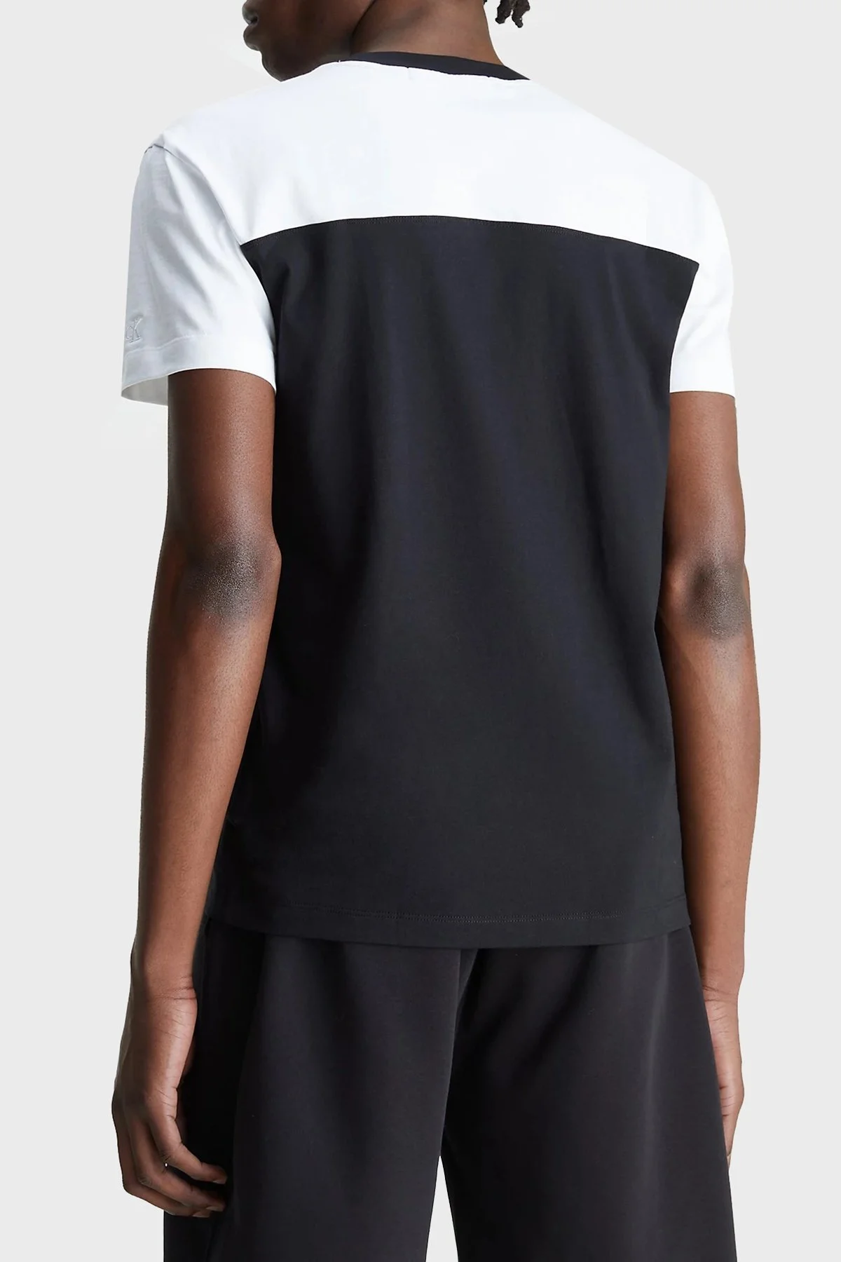 Calvin Klein Renk Bloklu Organik Pamuklu Regular Fit Bisiklet Yaka Erkek T Shirt J30J323154 BEH SİYAH - 2