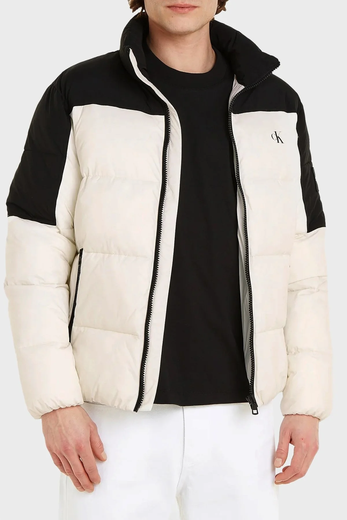 Calvin Klein Renk Bloklu Su Geçirmez Dik Yaka Şişme Erkek Mont J30J323461 YBI BEYAZ-SİYAH - 1
