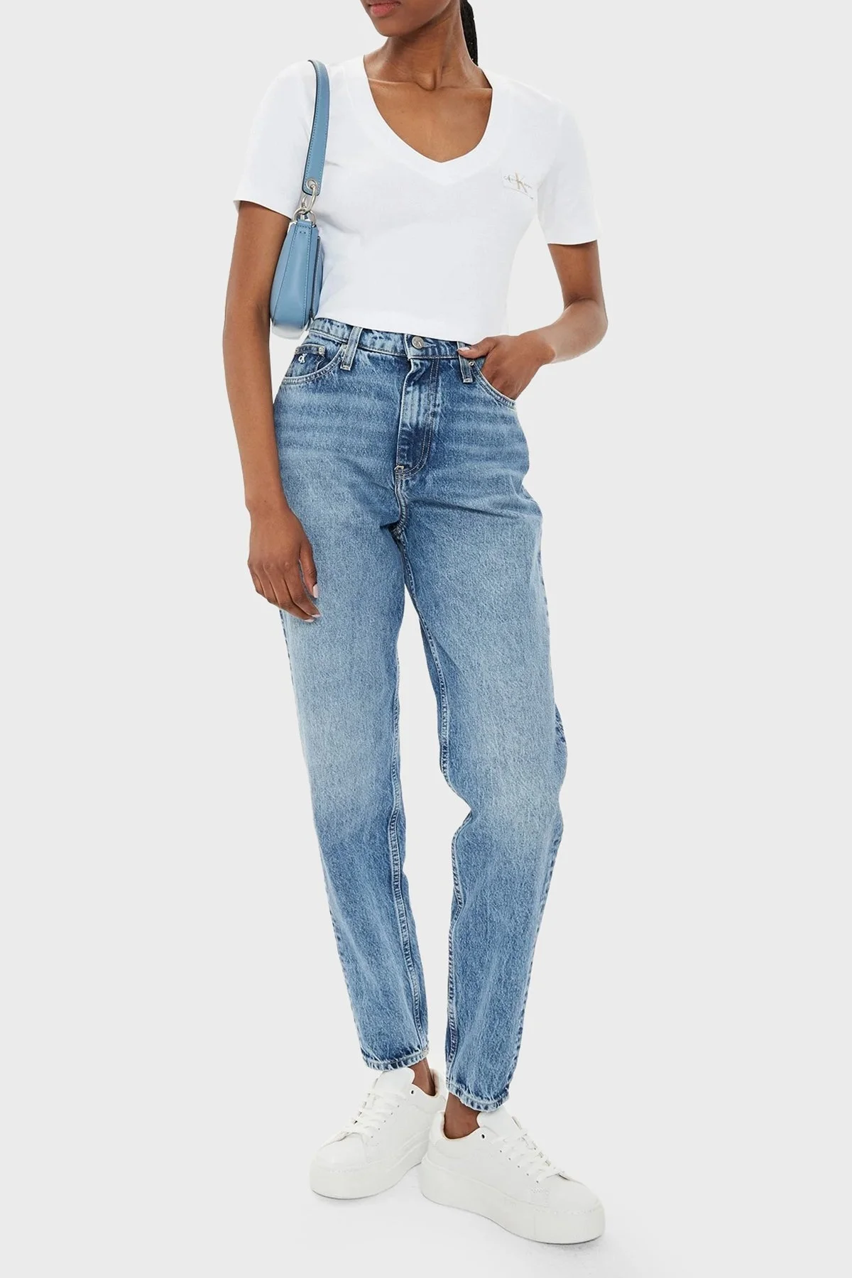 Calvin Klein Sert Pamuklu Yüksek Bel Mom Jeans J20J2236551A4 Bayan Kot Pantolon J20J223655 1A4 MAVİ - 2