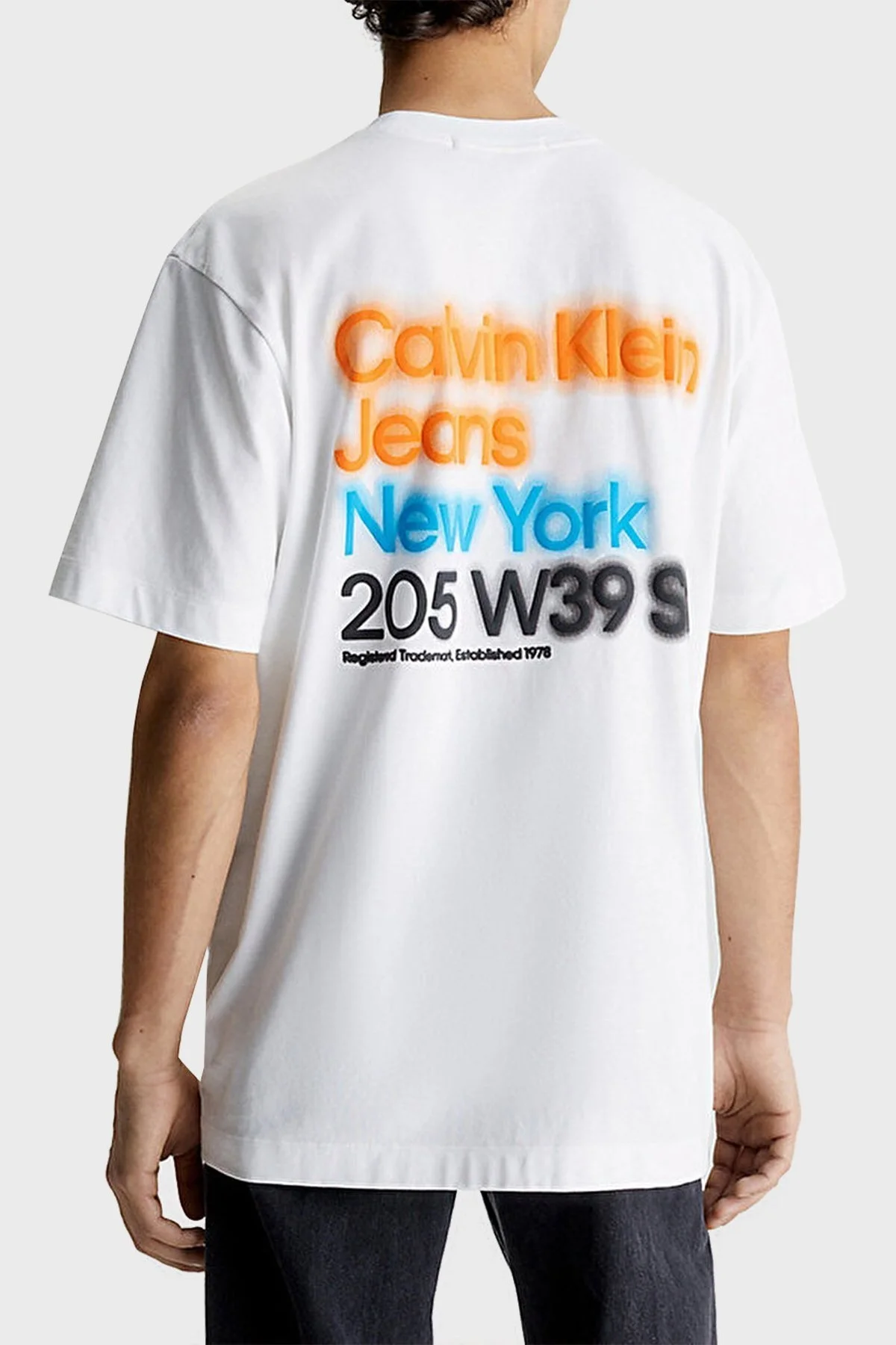 Calvin Klein Sırt Baskılı Bisiklet Yaka Organik Pamuklu Relaxed Fit Erkek T Shirt J30J322881 YAF BEYAZ - 2
