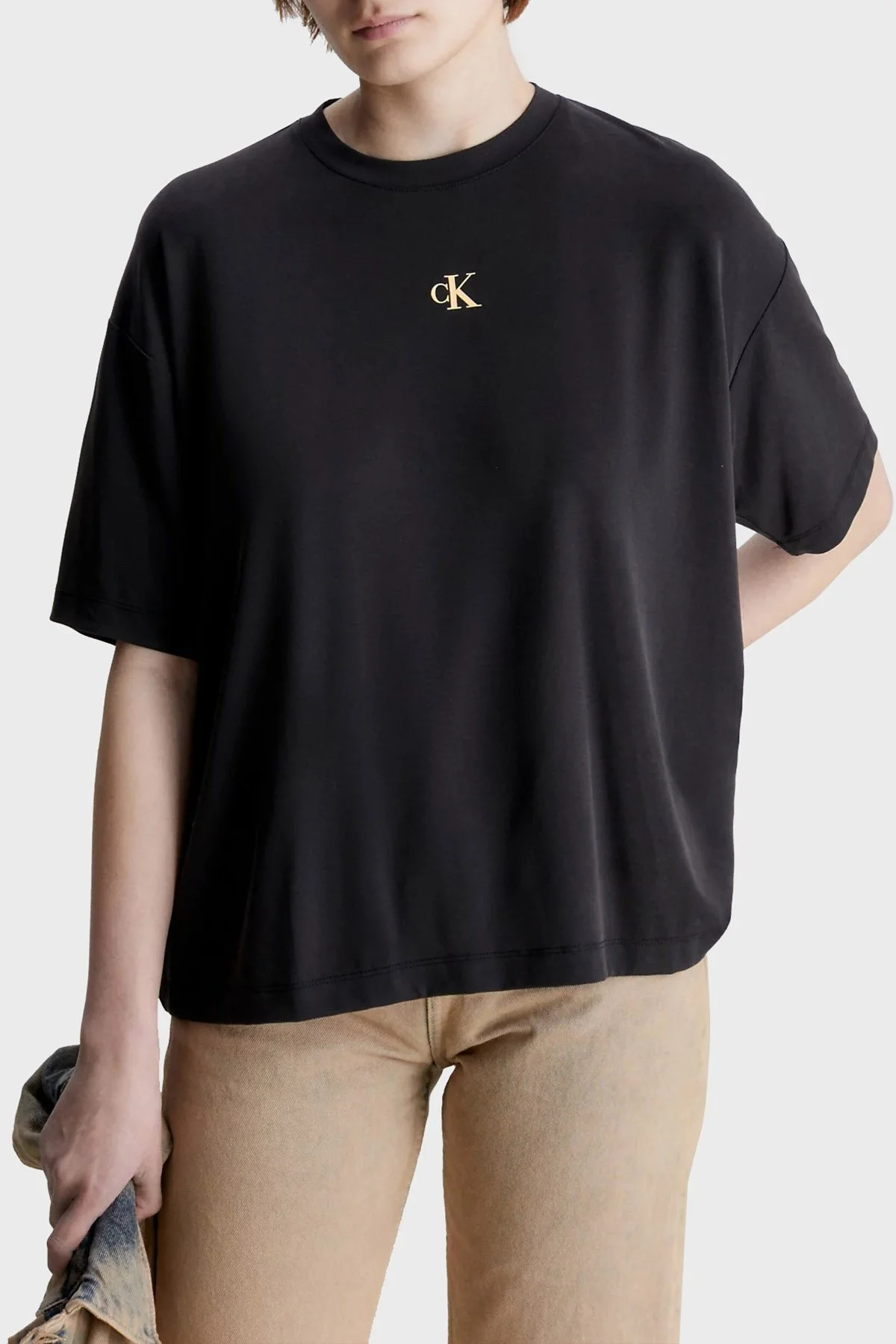 Calvin Klein Sırt Baskılı Bisiklet Yaka Relaxed Fit J20J221733BEH Bayan T Shirt J20J221733 BEH SİYAH - 1