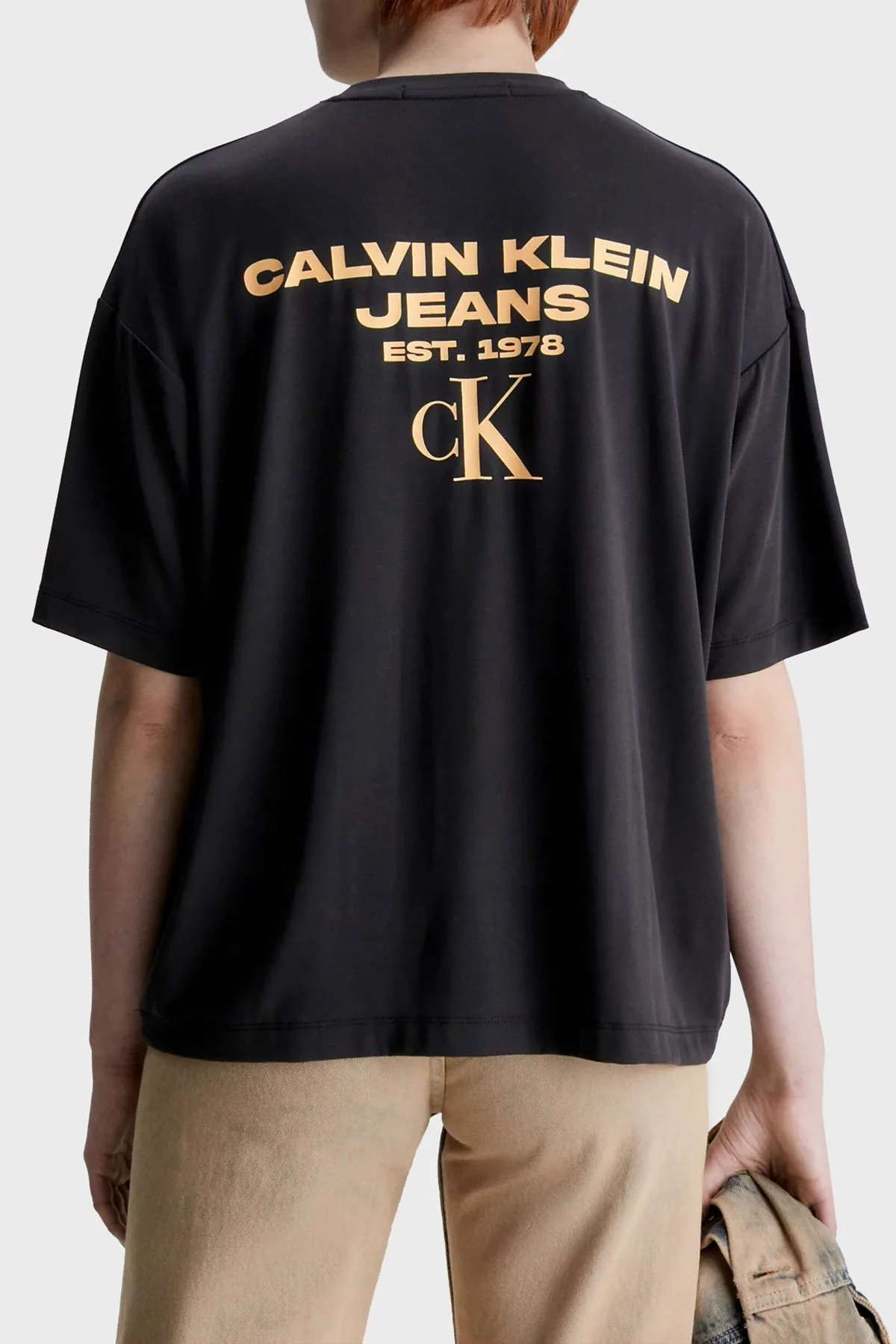 Calvin Klein Sırt Baskılı Bisiklet Yaka Relaxed Fit J20J221733BEH Bayan T Shirt J20J221733 BEH SİYAH - 2