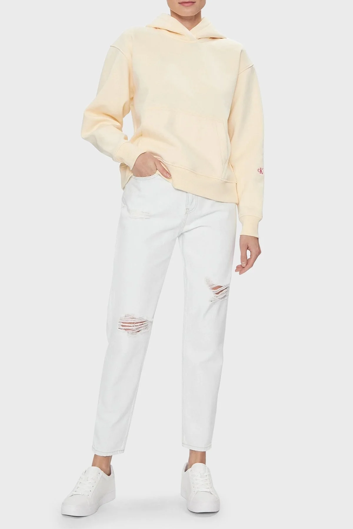 Calvin Klein Sırt Baskılı Kapüşonlu Kanguru Cepli Regular Fit J20J222895ZCY Bayan Sweat J20J222895 ZCY BEJ - 2
