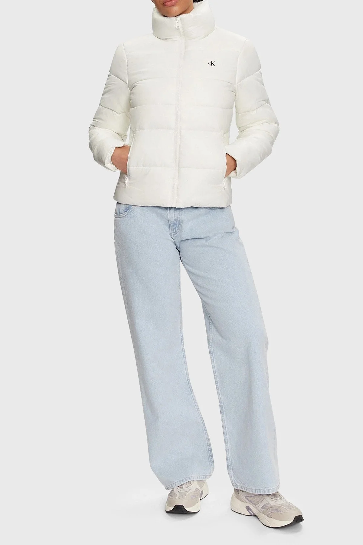 Calvin Klein Slim Fit Dik Yaka Şişme J20J223580YBI Bayan Mont J20J223580 YBI BEYAZ - 2