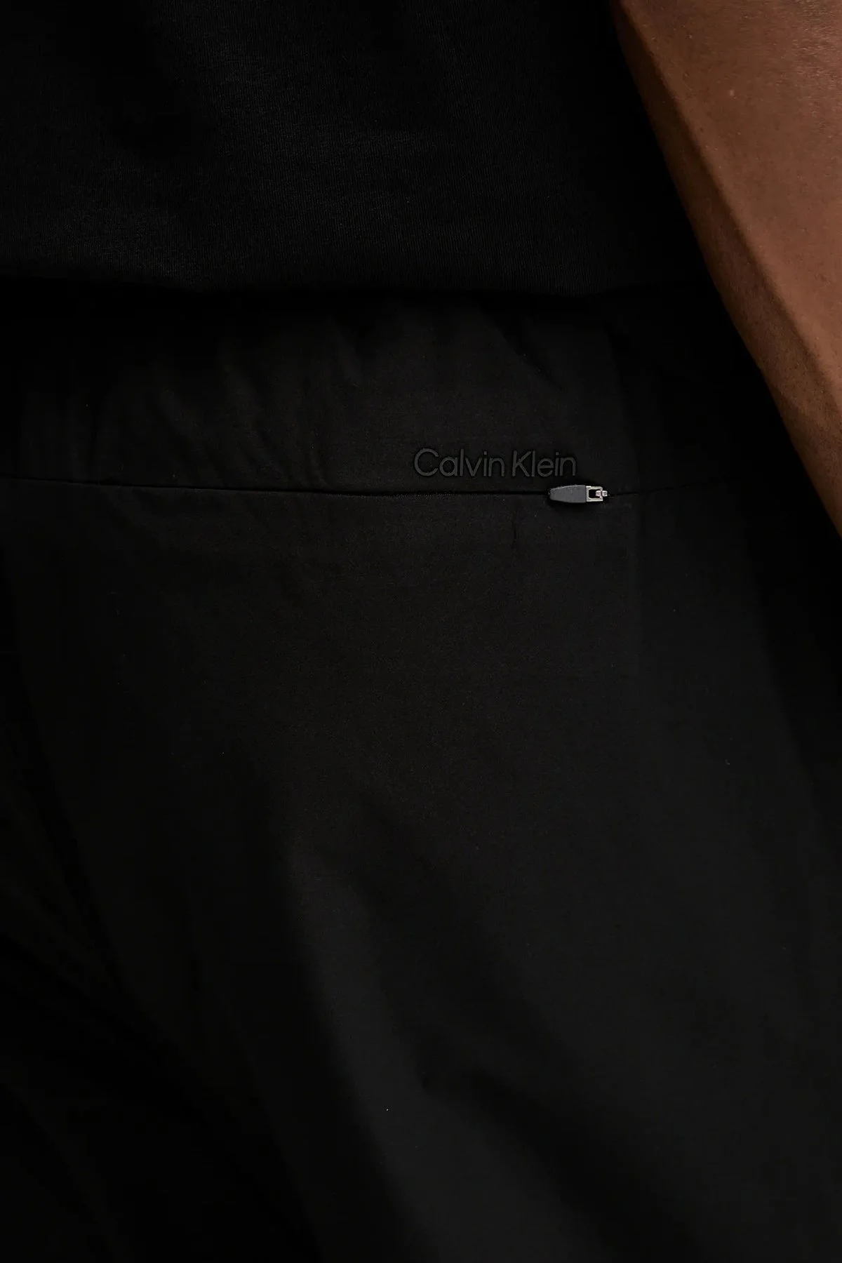 Calvin Klein Slim Fit Lastikli Bel Daralan Paça LV04LB614GUB1 Erkek Pantolon LV04LB614G UB1 SİYAH - 4
