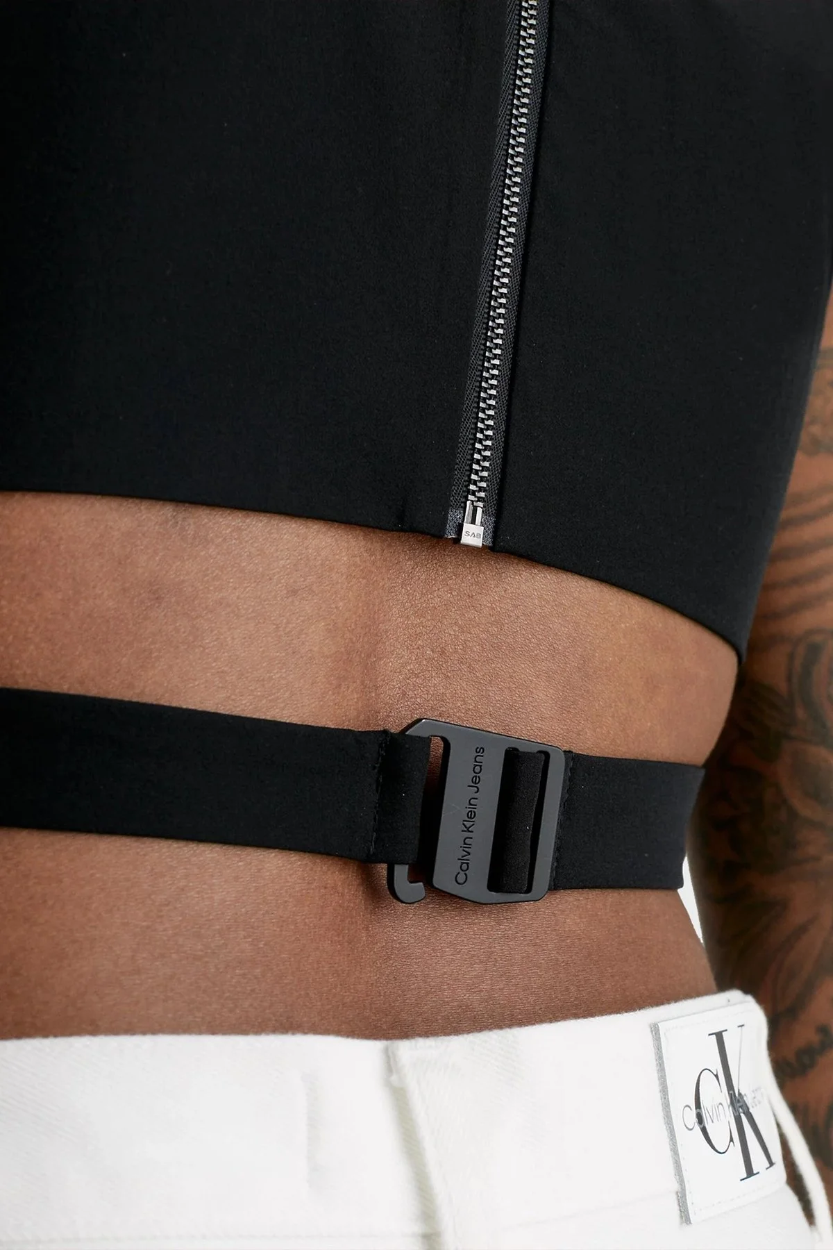 Calvin Klein Slim Fit Sıfır Yaka Crop J20J221068BEH Bayan Top J20J221068 BEH SİYAH - 3