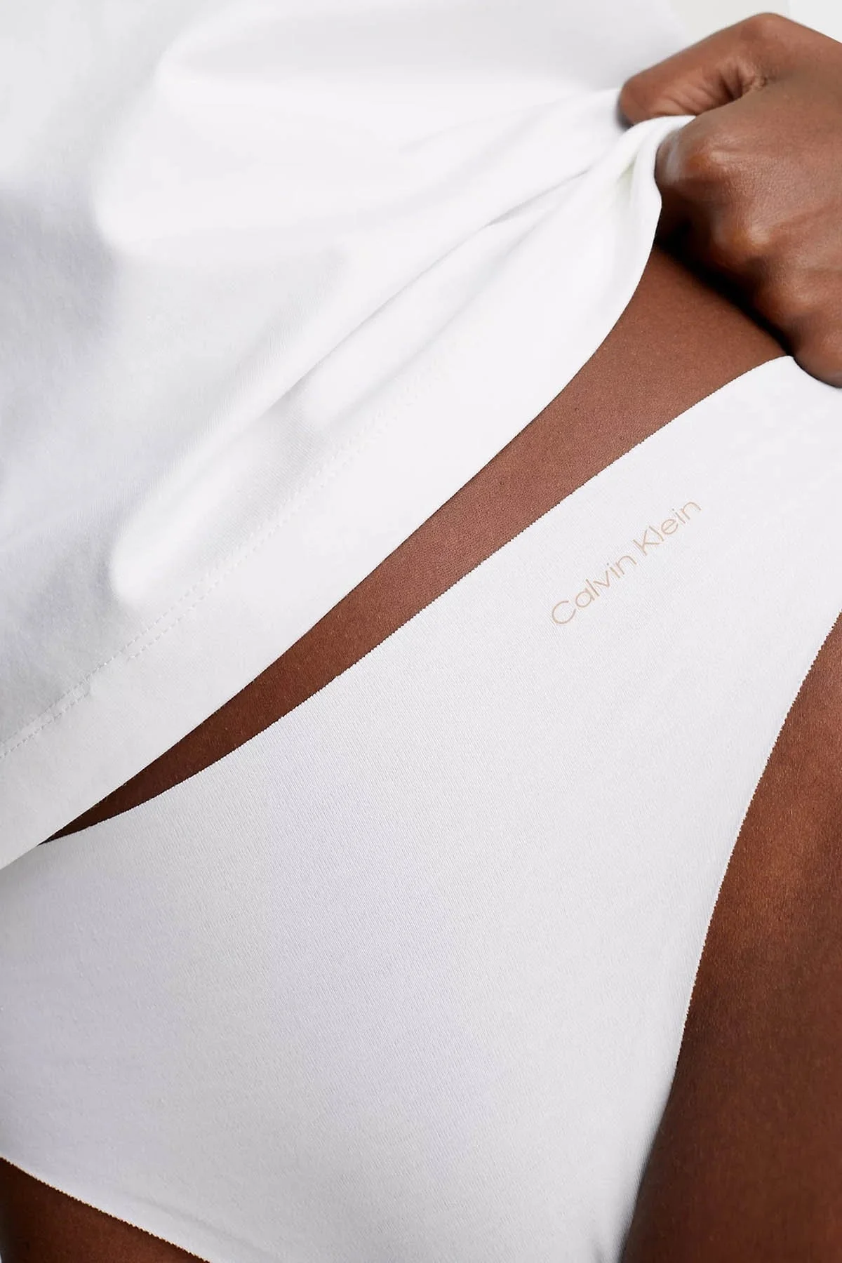 Calvin Klein Streç Pamuklu Lazer Kesim 3 Pack Tanga 000QD5219EN8I Bayan Külot 000QD5219E N8I Beyaz-Pembe-Siyah - 3