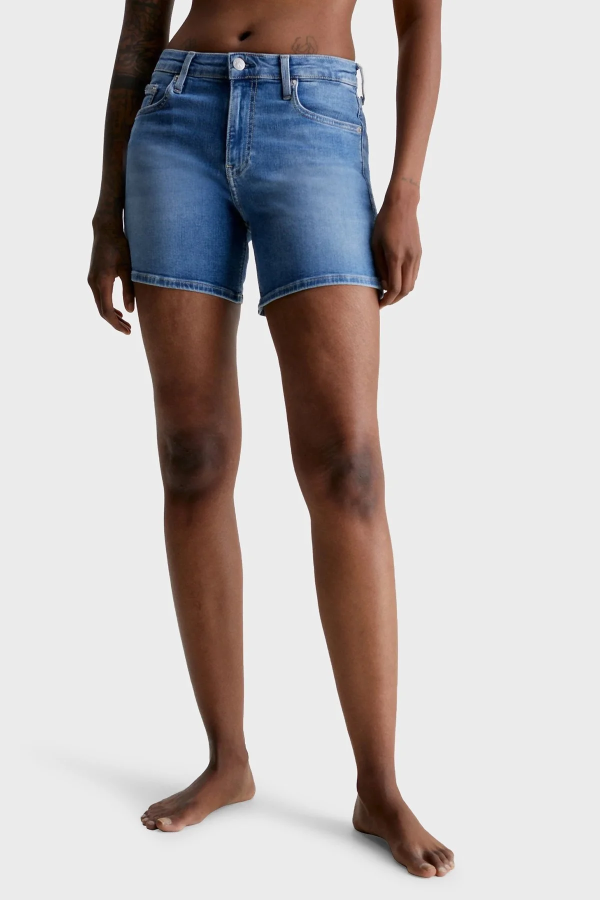 Calvin Klein Streç Pamuklu Normal Bel Regular Fit Denim J20J2206461A4 Bayan Short J20J220646 1A4 MAVİ - 1