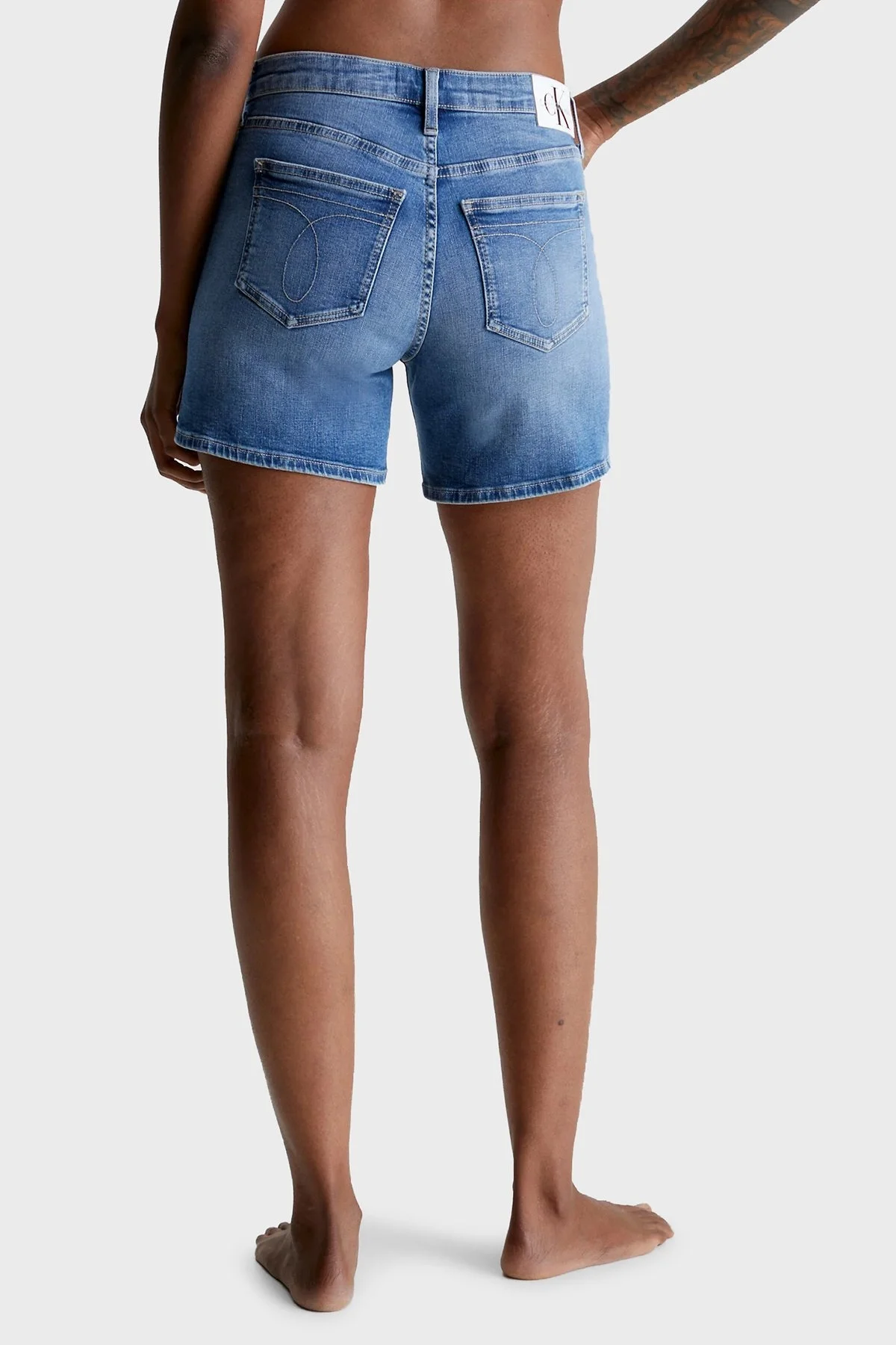 Calvin Klein Streç Pamuklu Normal Bel Regular Fit Denim J20J2206461A4 Bayan Short J20J220646 1A4 MAVİ - 2