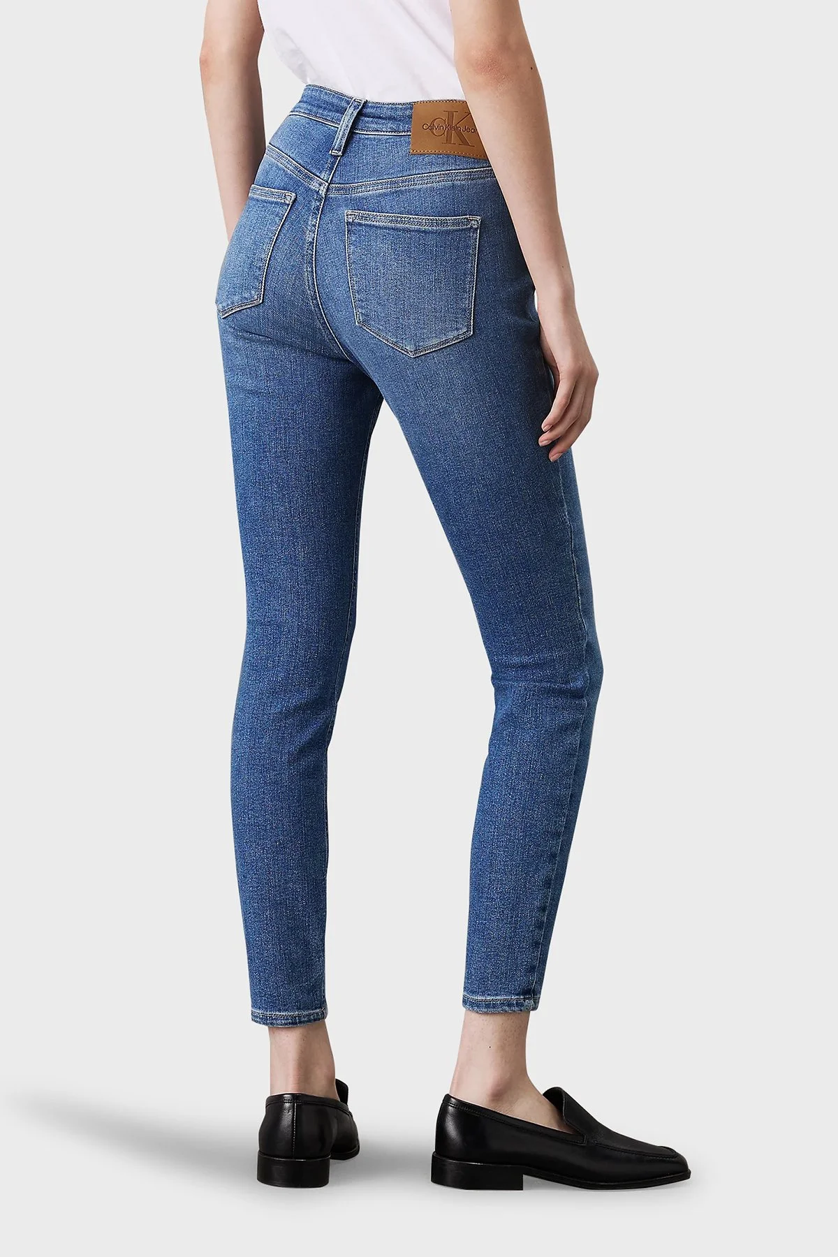 Calvin Klein Streç Pamuklu Skinny Fit Yüksek Bel Süper Dar Paça Jeans J20J2245221A4 Bayan Kot Pantolon J20J224522 1A4 MAVİ - 3