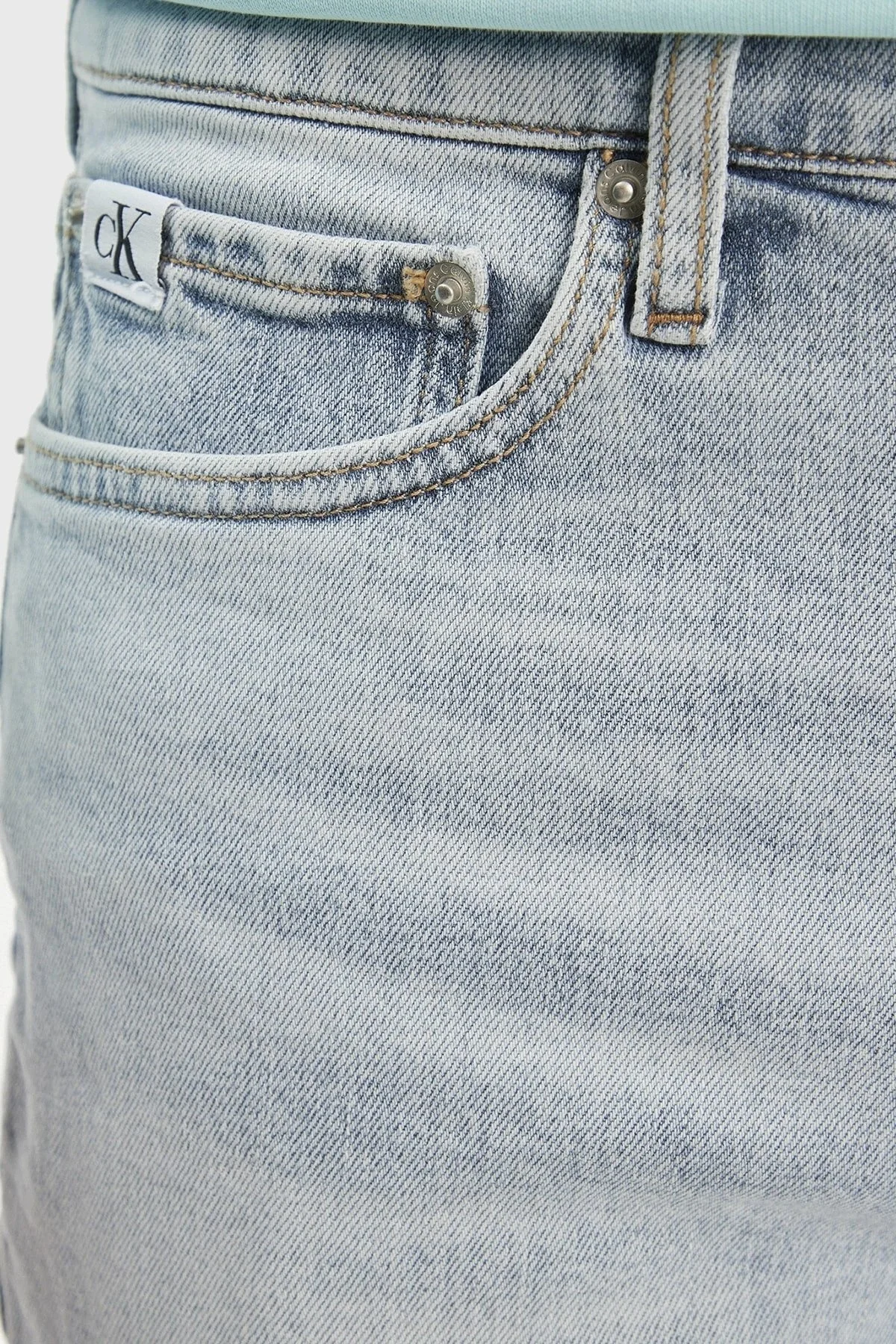 Calvin Klein Streç Pamuklu Slim Fit Denim J30J3248711AA Erkek Short J30J324871 1AA AÇIK MAVİ - 4