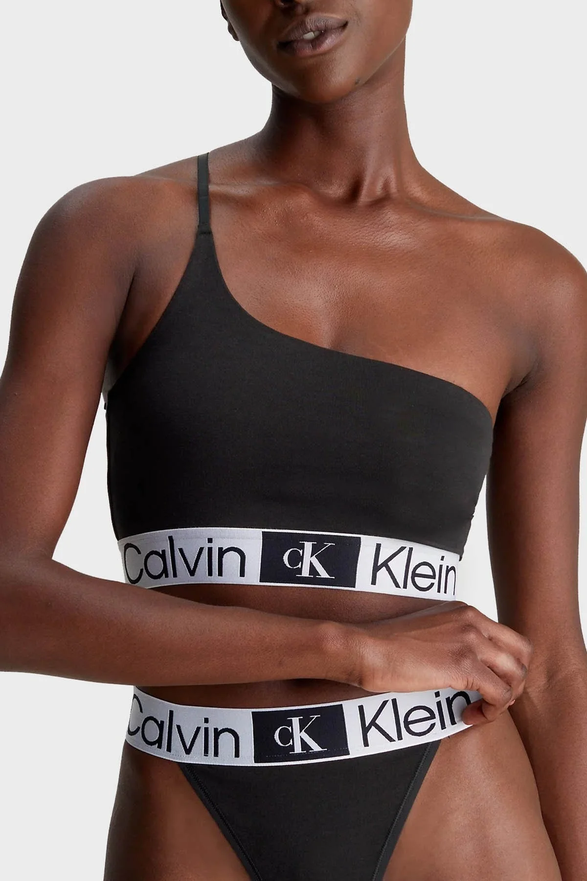 Calvin Klein Streç Pamuklu Tek Omuzlu Dolgusuz 000QF7589EUB1 Bayan Sütyen 000QF7589E UB1 SİYAH - 1