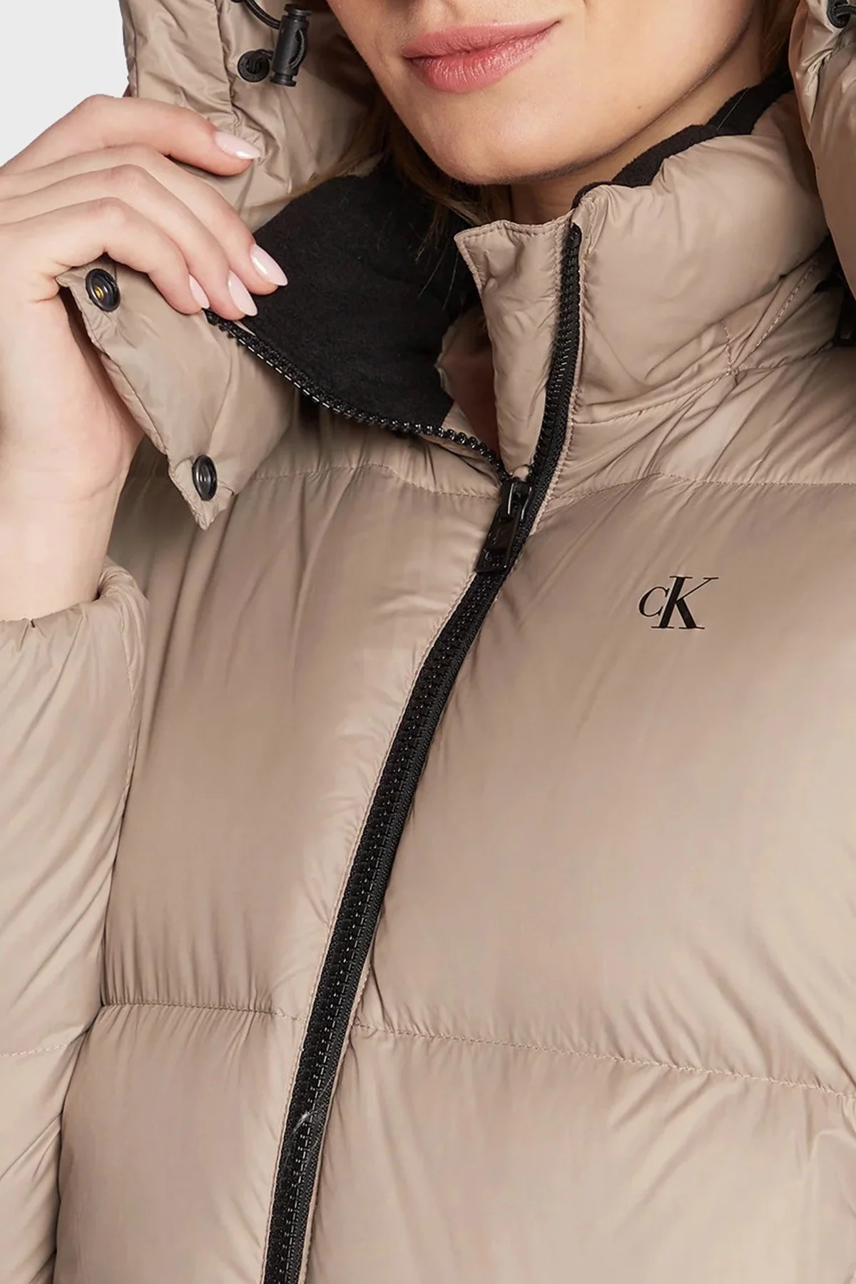 Calvin Klein Su Geçirmez Kuş Tüyü Dolgulu Çıkarılabilir Kapüşonlu Uzun Bayan Mont J20J219820 A03 BEJ - 6
