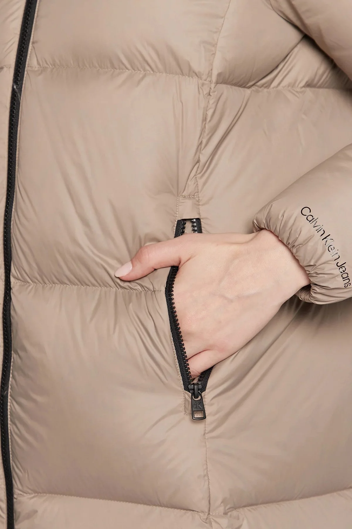 Calvin Klein Su Geçirmez Kuş Tüyü Dolgulu Çıkarılabilir Kapüşonlu Uzun Bayan Mont J20J219820 A03 BEJ - 7