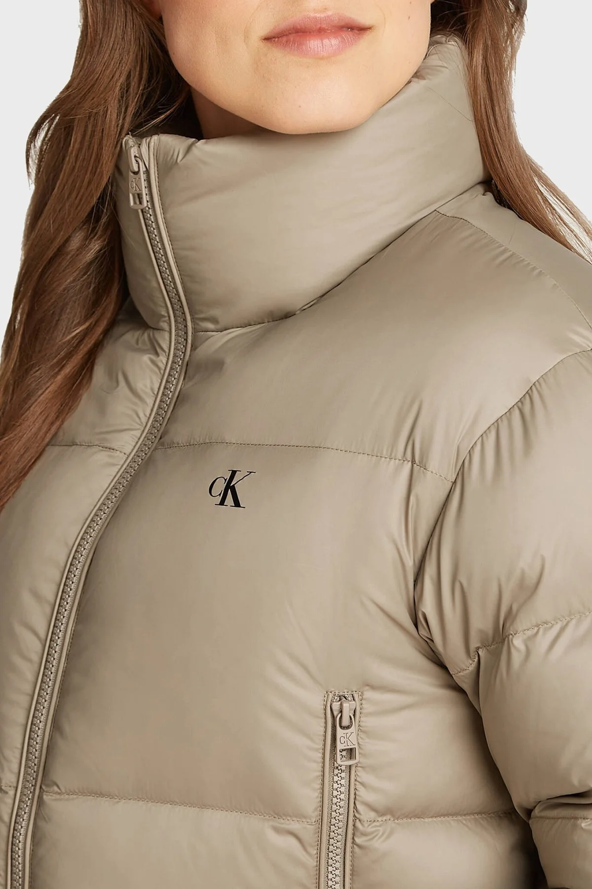 Calvin Klein Su İtici Kuş Tüyü Dolgulu Relaxed Fit Dik Yaka Crop Şişme J20J223577PAV Bayan Mont J20J223577 PAV GRİ - 3