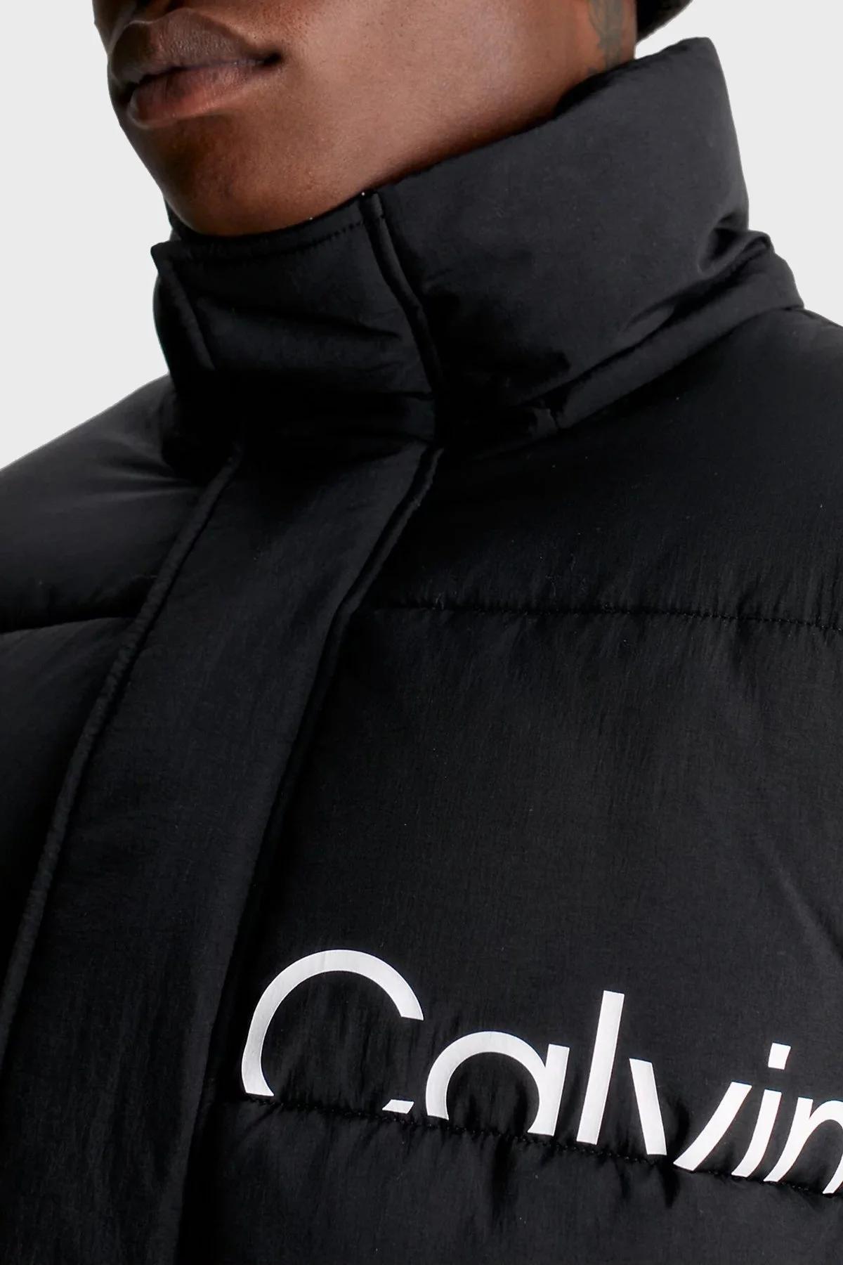 Calvin Klein Su İtici Regular Fit Kapüşonlu Şişme J30J323708BAE Erkek Mont J30J323708 BAE SİYAH - 4