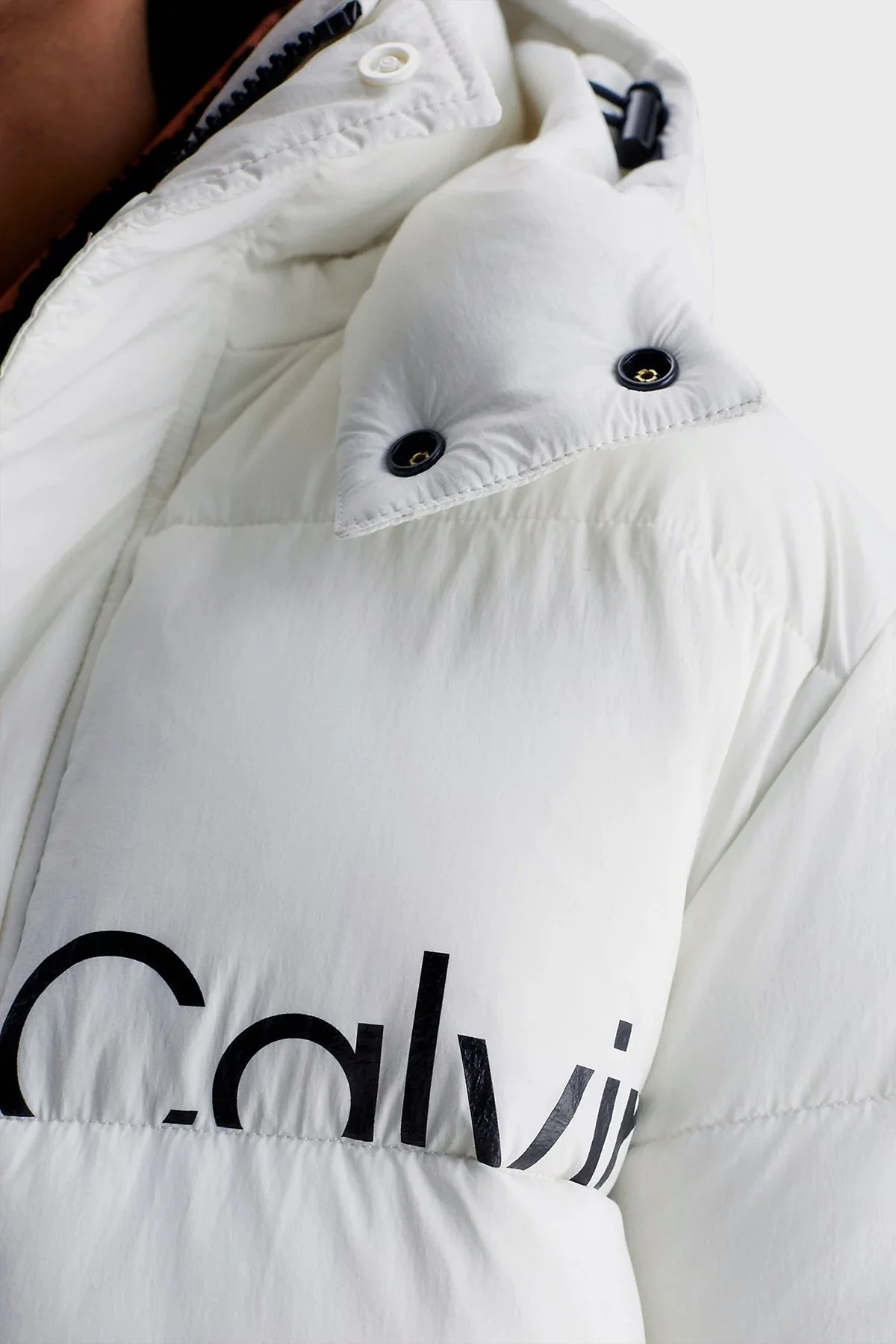 Calvin Klein Su İtici Regular Fit Kapüşonlu Şişme J30J323708YBI Erkek Mont J30J323708 YBI BEYAZ - 4